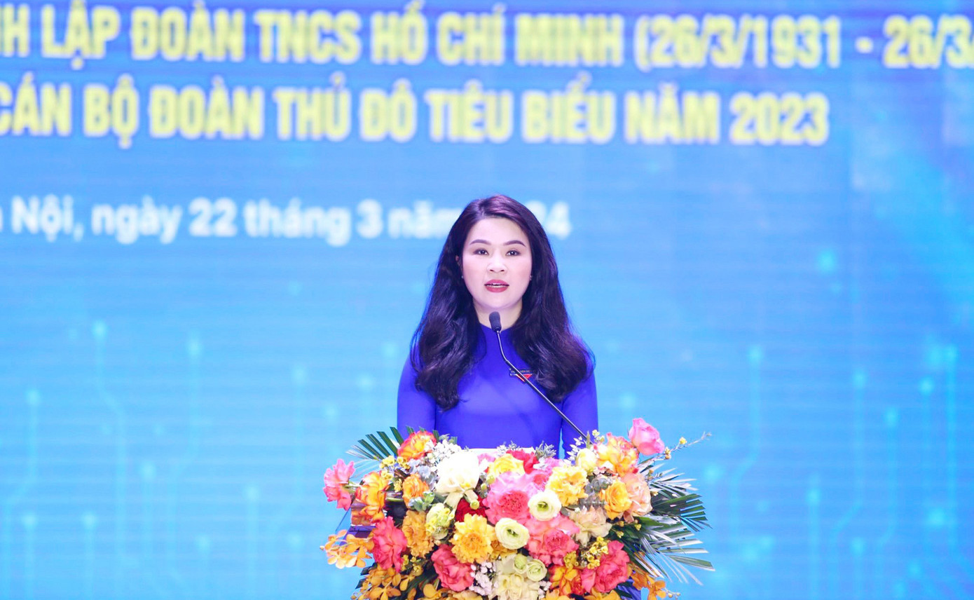 Bí thư Thành Đoàn Hà Nội Chu Hồng Minh đọc diễn văn kỷ niệm.
