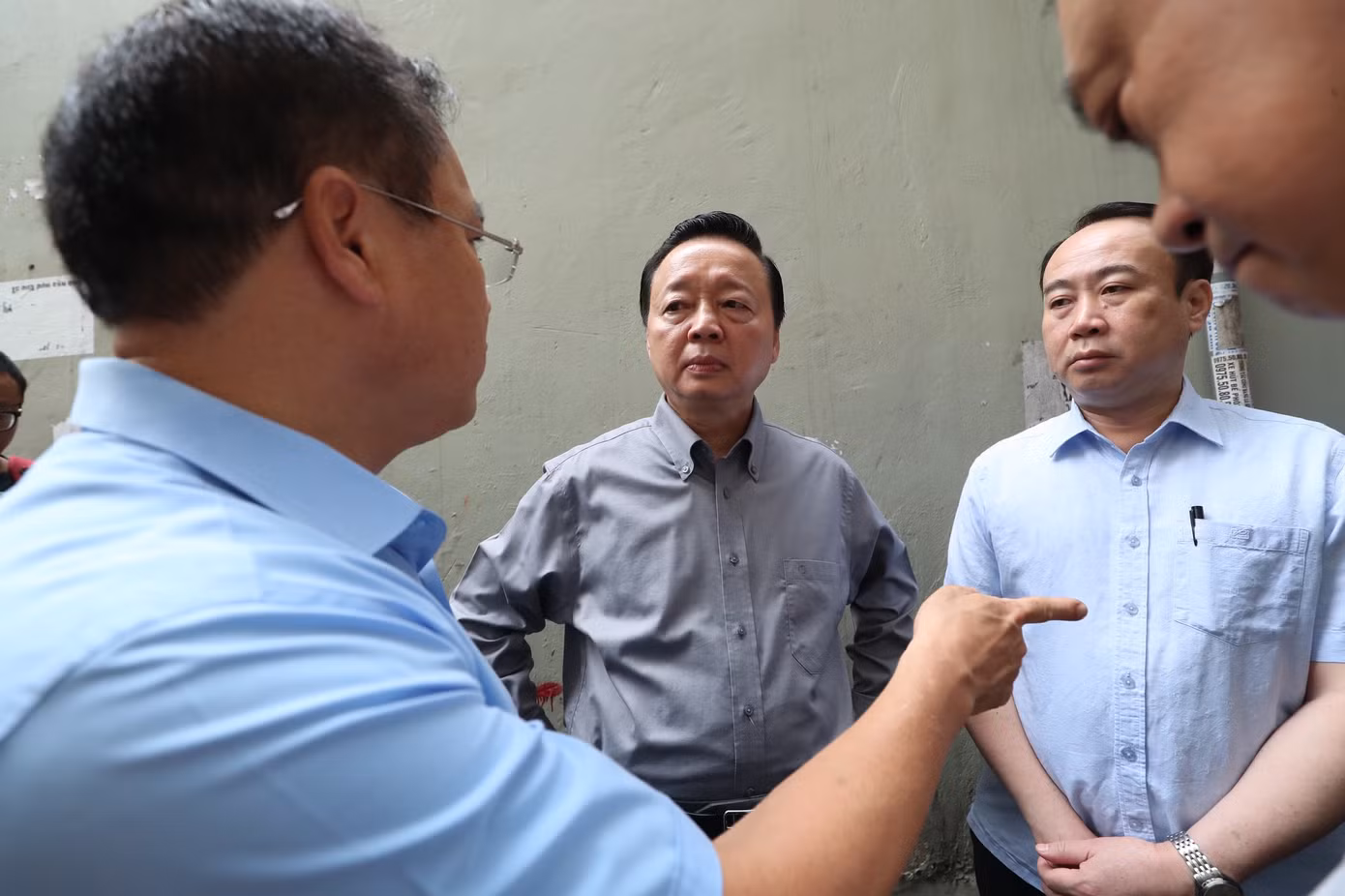 Phó Thủ Tướng Trần Hồng Hà cùng lãnh đạo TP. Hà Nội tới hiện trường vụ cháy trên phố Trung Kính sáng ngày 24/5.