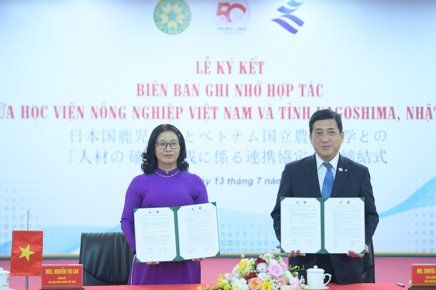 Lễ ký kết hợp tác về đảm bảo và đào tạo nguồn nhân lực giữa tỉnh Kagoshima (Nhật Bản) và Học viện Nông nghiệp Việt Nam. Lễ ký kết hợp tác về đảm bảo và đào tạo nguồn nhân lực giữa tỉnh Kagoshima (Nhật Bản) và Học viện Nông nghiệp Việt Nam.