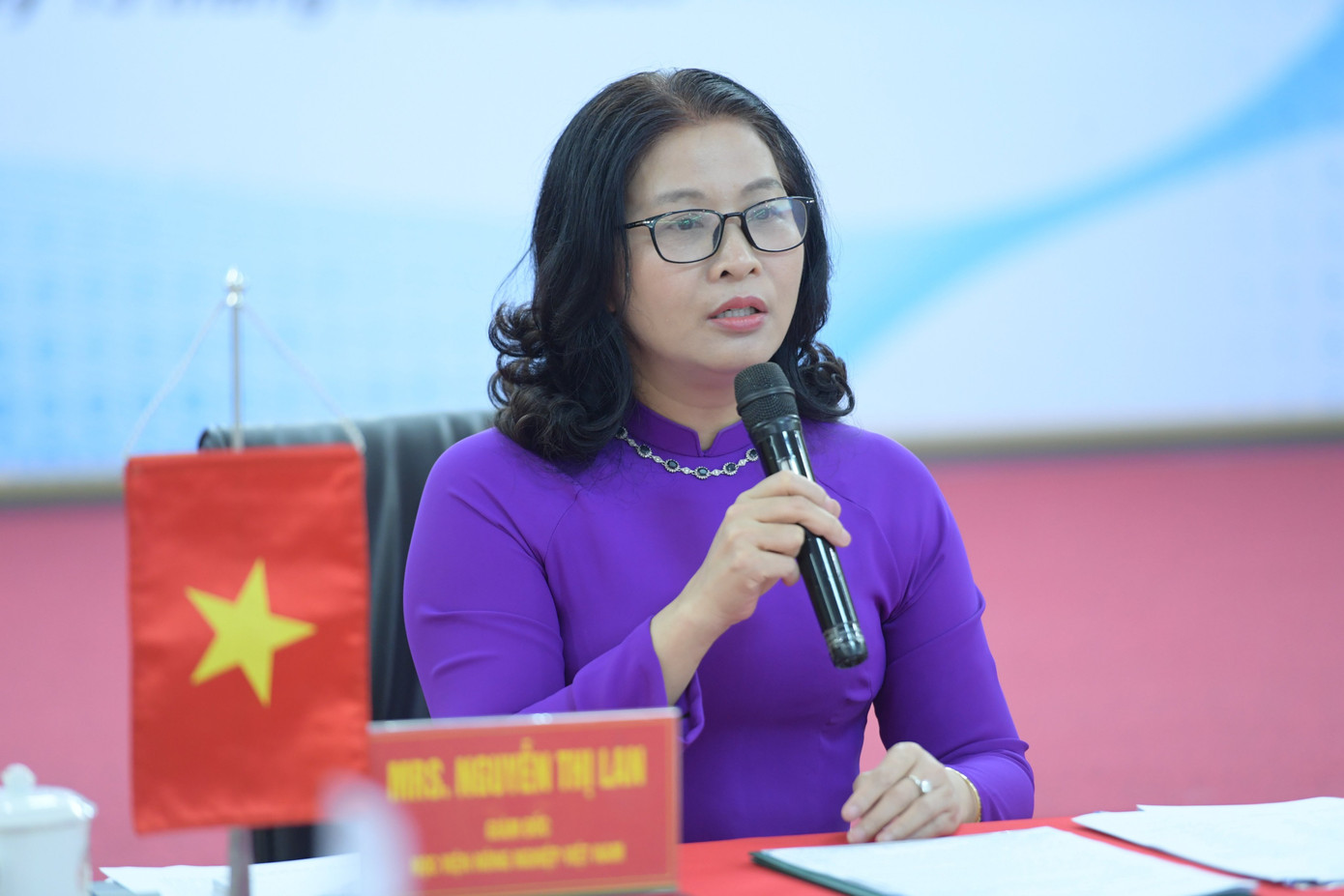 GS. TS Nguyễn Thị Lan – Giám đốc Học viện Nông nghiệp Việt Nam, phát biểu tại lễ ký kết. GS. TS Nguyễn Thị Lan – Giám đốc Học viện Nông nghiệp Việt Nam, phát biểu tại lễ ký kết.