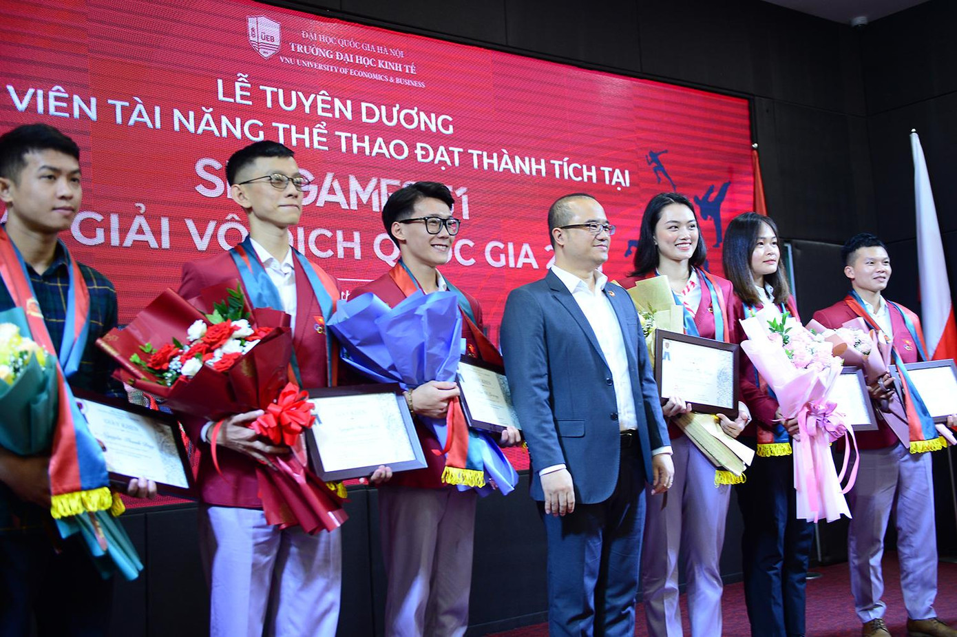 Những vận động viên là sinh viên được tuyên dương tại chương trình. Những vận động viên là sinh viên được tuyên dương tại chương trình.