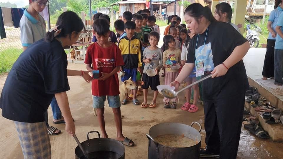 Buổi sinh hoạt Hè của nhóm sinh viên tình nguyện trường ĐH Sư phạm (ĐH Đà Nẵng).