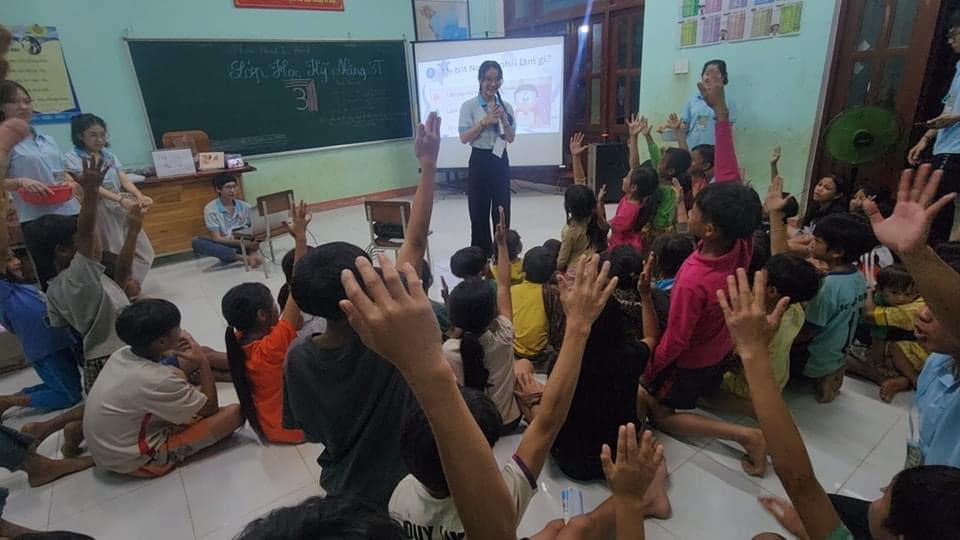 Buổi sinh hoạt Hè của nhóm sinh viên tình nguyện trường ĐH Sư phạm (ĐH Đà Nẵng).