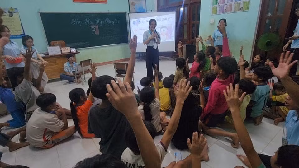 Buổi sinh hoạt Hè của nhóm sinh viên tình nguyện trường ĐH Sư phạm (ĐH Đà Nẵng).