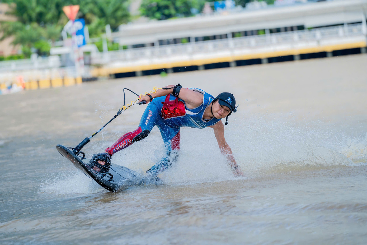 Anh Nguyễn Trung Hiếu trong một lần trình diễn bộ môn thể thao mạo hiểm.