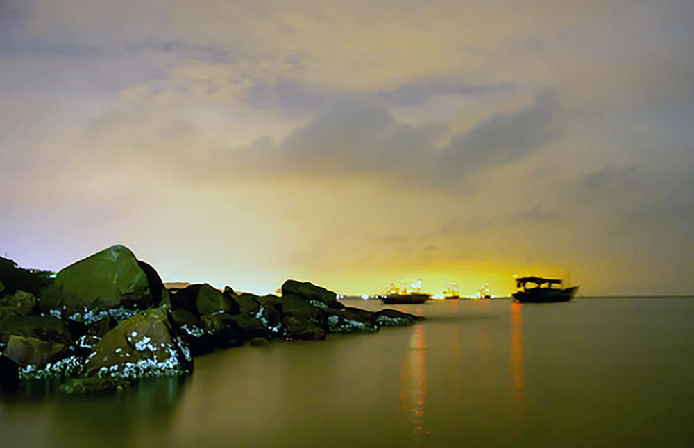 Ngắm biển đêm tại Đảo Hòn Dấu (Đồ Sơn, TP. Hải Phòng).