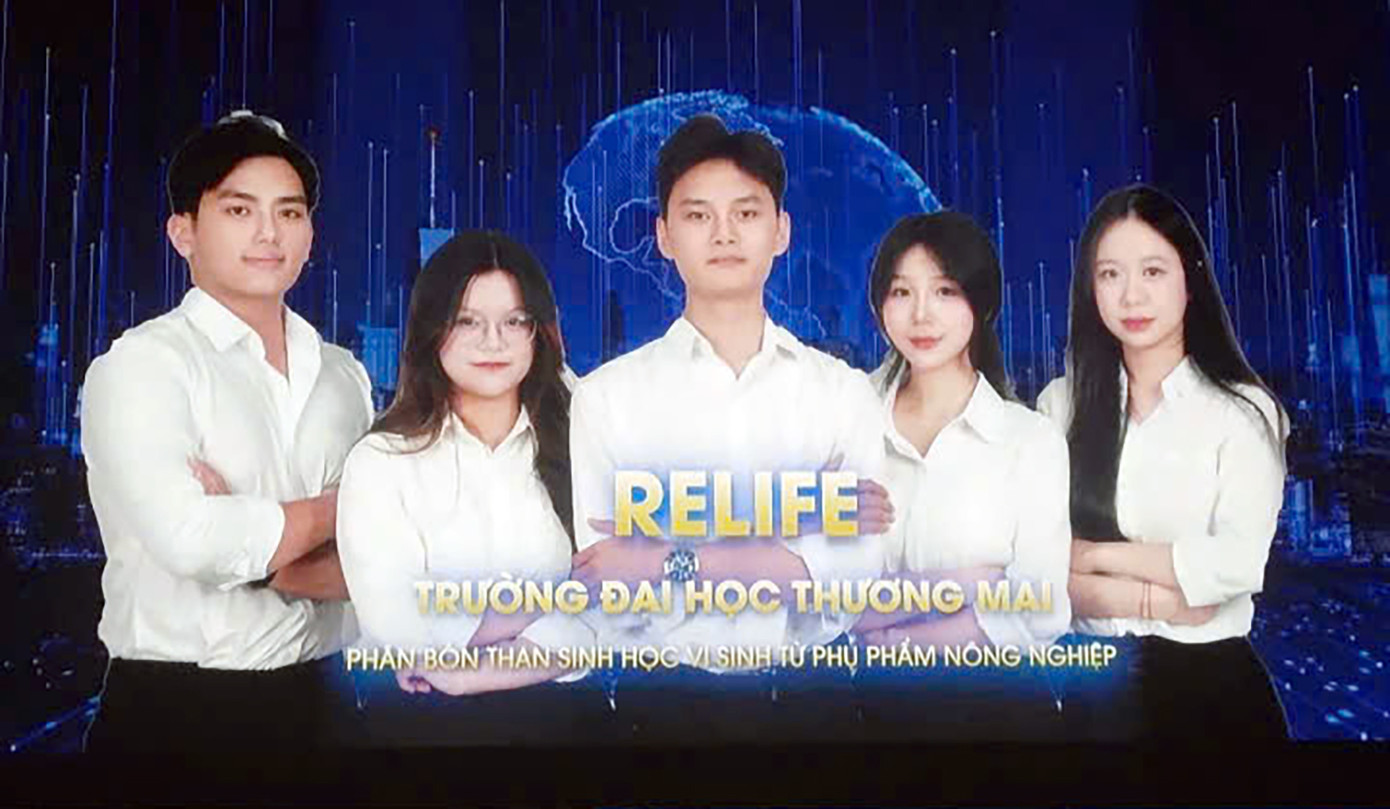 Nhóm sinh viên biến rác thải nông nghiệp thành 'vàng đen' cho đất. Ảnh: NVCC Nhóm sinh viên biến rác thải nông nghiệp thành 'vàng đen' cho đất. Ảnh: NVCC