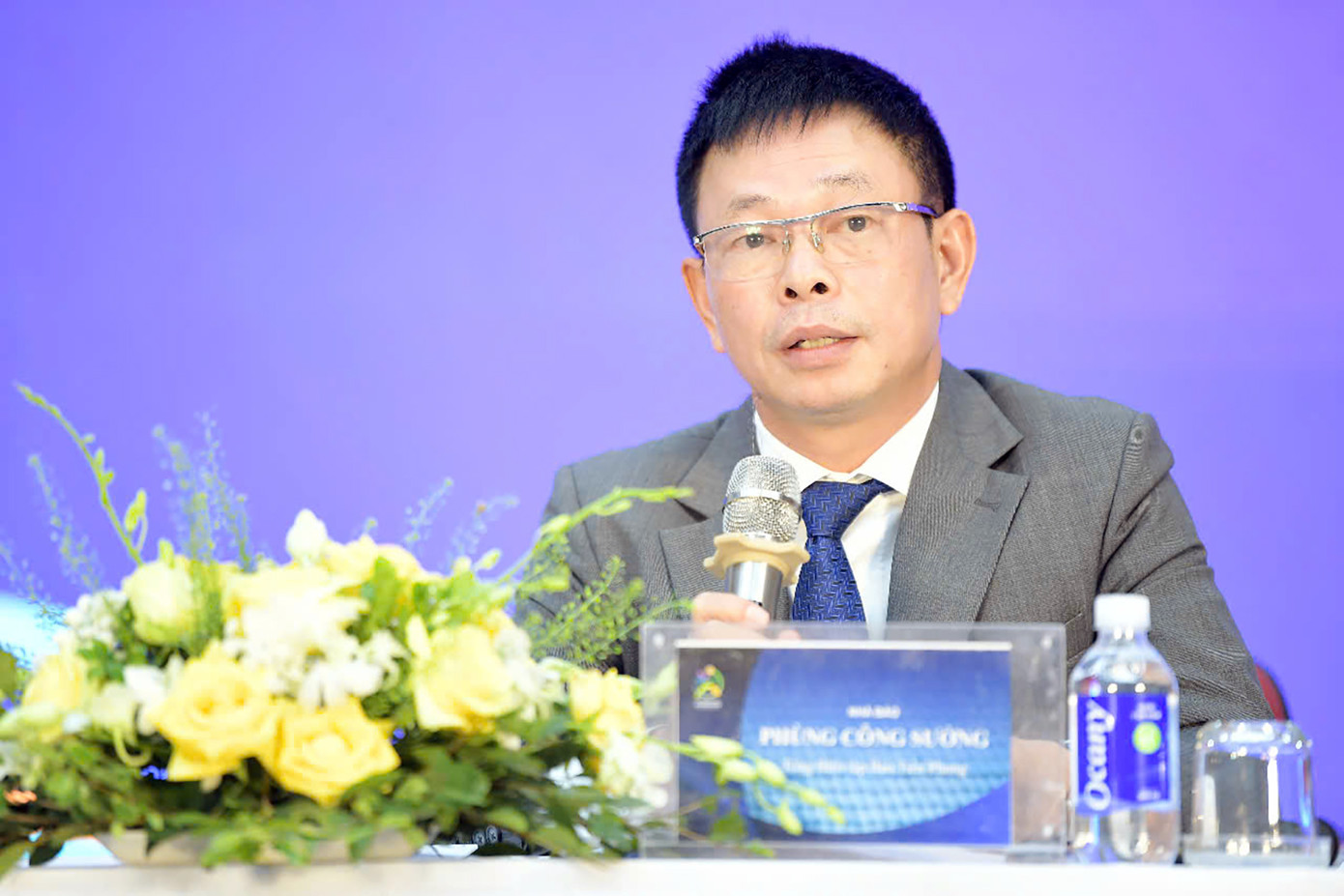 Nhà báo Phùng Công Sưởng – Tổng Biên tập Báo Tiền Phong phát biểu tại chương trình. Nhà báo Phùng Công Sưởng – Tổng Biên tập Báo Tiền Phong phát biểu tại chương trình.