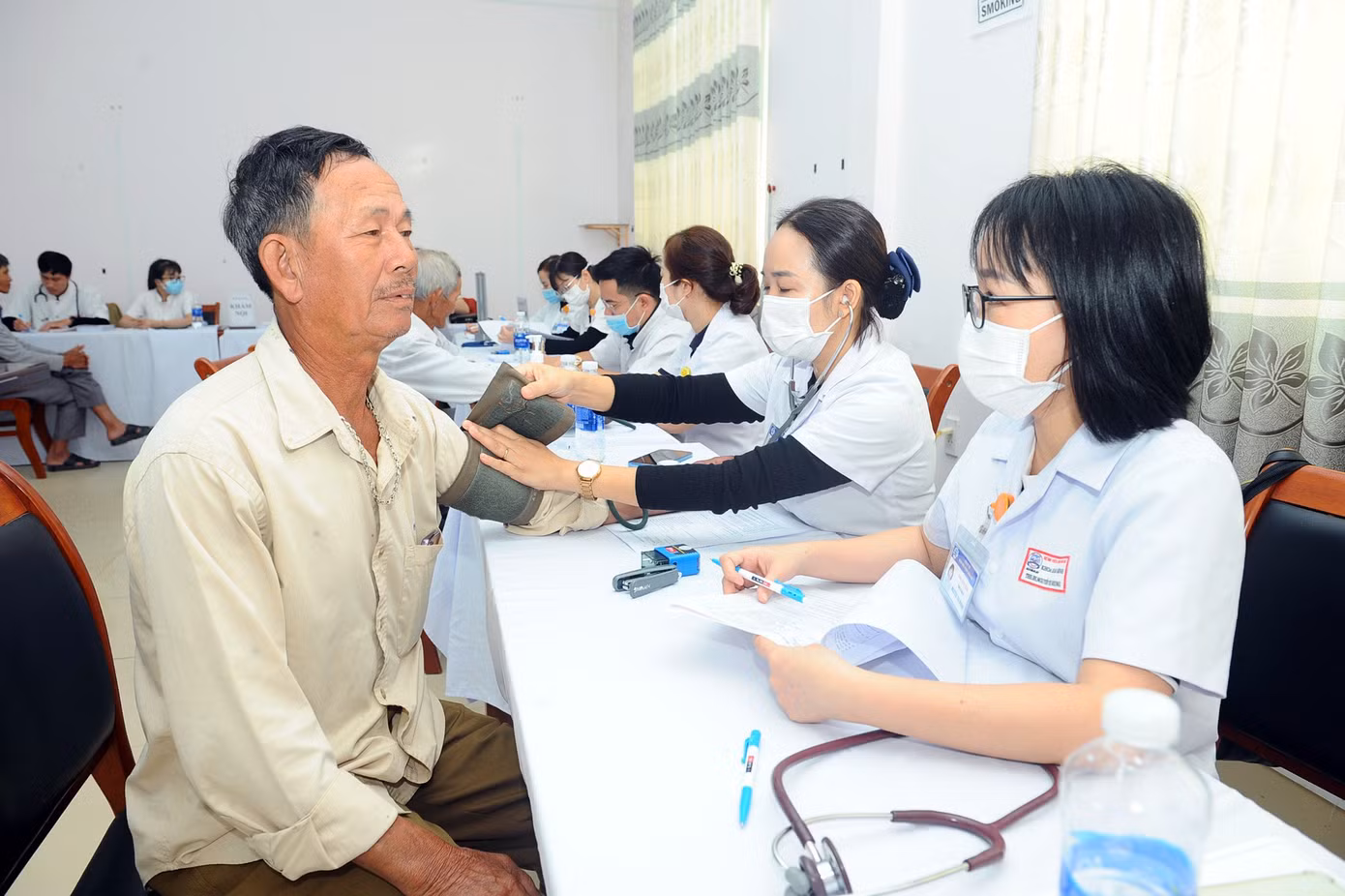 Hội Thầy thuốc trẻ khám chữa bệnh miễn phí cho người dân.