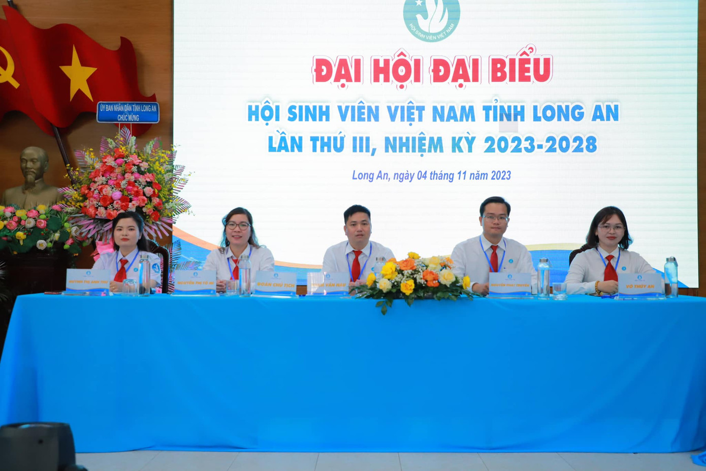 Đoàn Chủ tịch điều hành Đại hội. Đoàn Chủ tịch điều hành Đại hội.