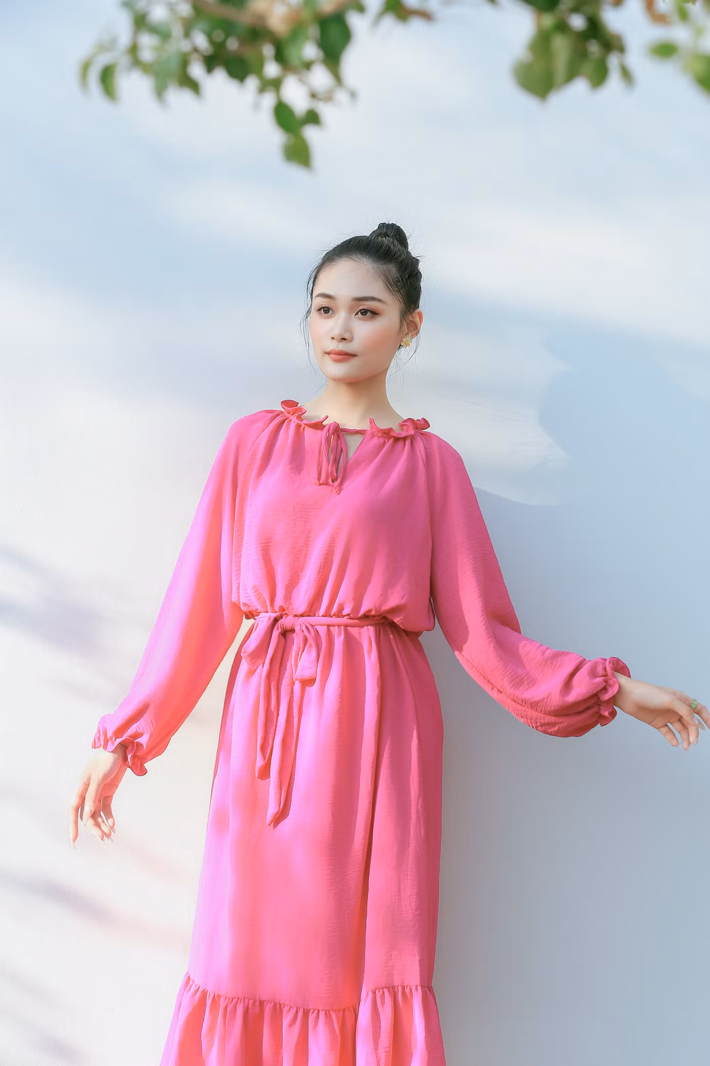 Tại vòng thi này, các thí sinh sẽ được tham gia các hoạt động trải nghiệm và thăm di tích lịch sử - văn hóa của Thành phố; tranh tài hùng biện tiếng Anh và thuyết trình dự án tình nguyện; cùng các chương trình tập luyện kỹ năng ứng xử, phong thái trình diễn để xứng đáng là đại diện cho vẻ đẹp của sự thông minh của nữ sinh viên Việt Nam.