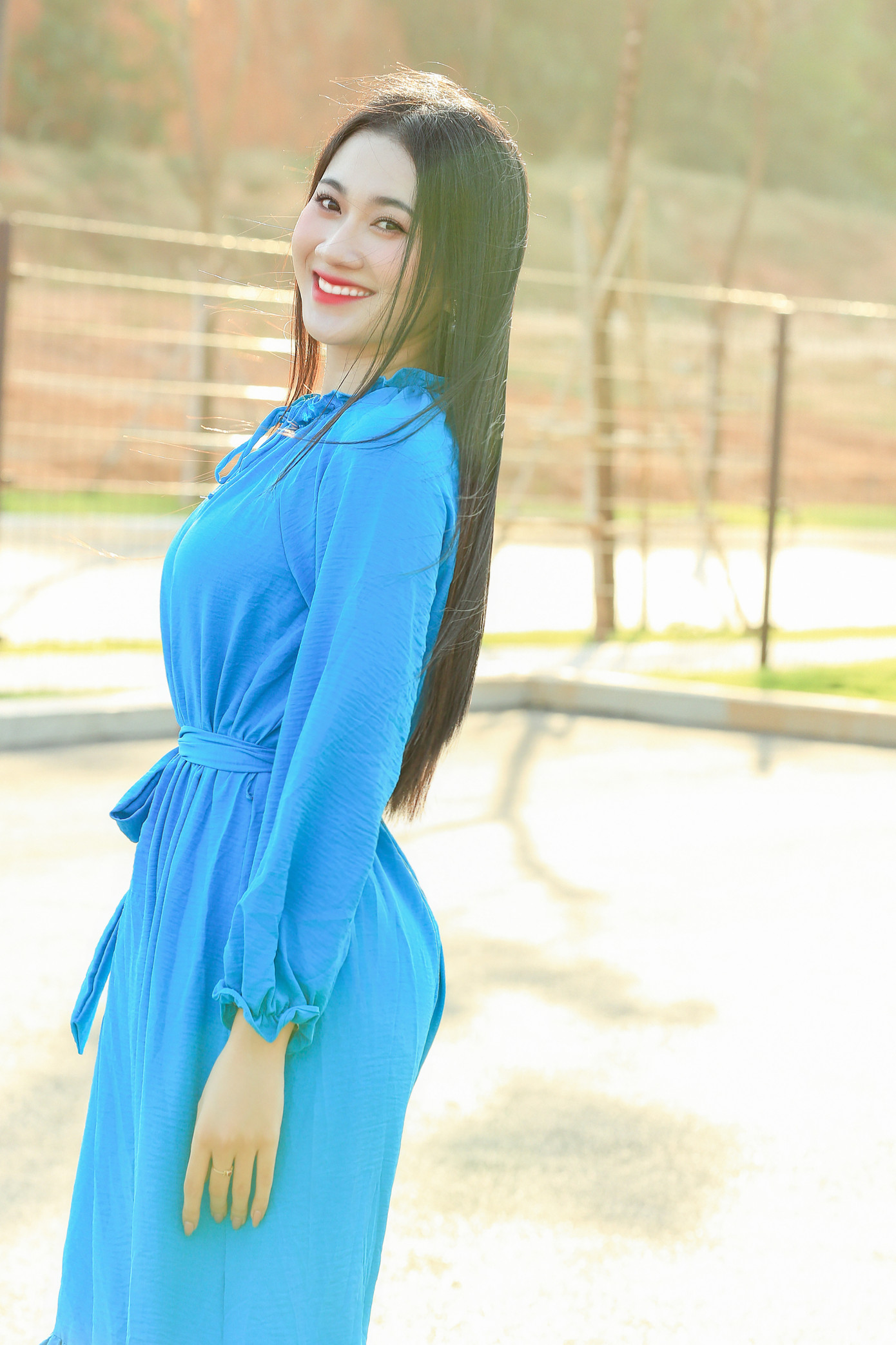 Tại vòng thi này, các thí sinh sẽ được tham gia các hoạt động trải nghiệm và thăm di tích lịch sử - văn hóa của Thành phố; tranh tài hùng biện tiếng Anh và thuyết trình dự án tình nguyện; cùng các chương trình tập luyện kỹ năng ứng xử, phong thái trình diễn để xứng đáng là đại diện cho vẻ đẹp của sự thông minh của nữ sinh viên Việt Nam.