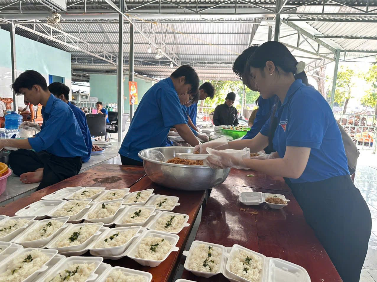 Những suất cơm trong kỳ thi tốt nghiệp THPT 2025.