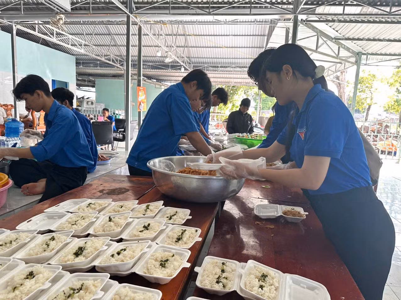 Những suất cơm trong kỳ thi tốt nghiệp THPT 2025.