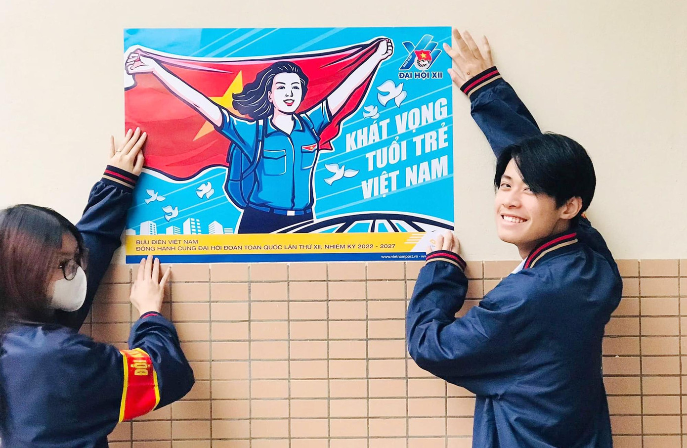 Học sinh các trường trên địa bàn Thủ đô Hà Nội tranh thủ treo tranh chào mừng Đại hội Đoàn toàn quốc. Học sinh các trường trên địa bàn Thủ đô Hà Nội tranh thủ treo tranh chào mừng Đại hội Đoàn toàn quốc.