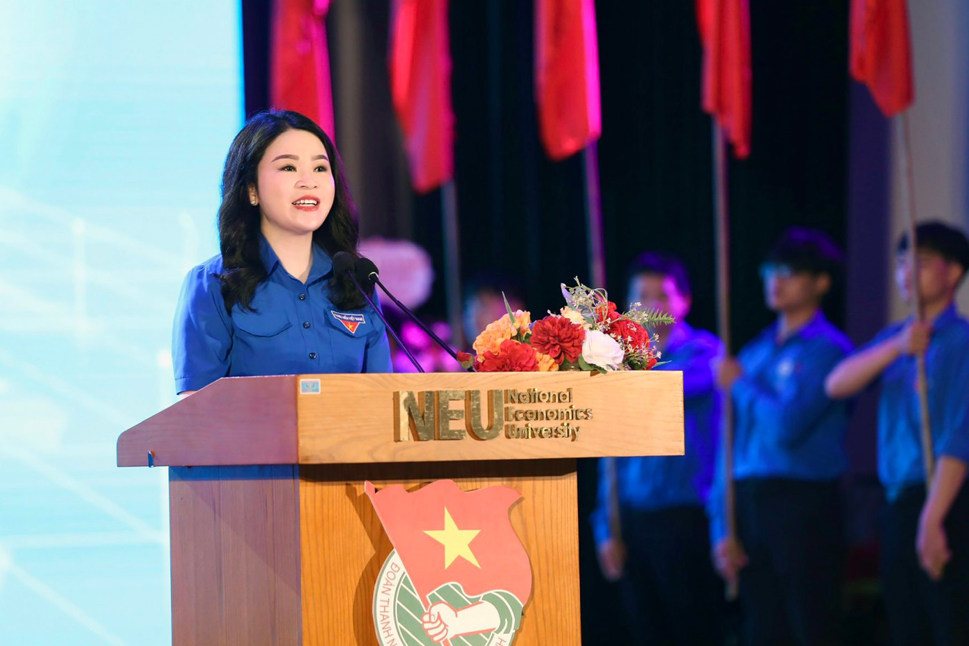 Trong đó, Chương trình 'Tiếp sức mùa thi' sẽ đồng hành, hỗ trợ thí sinh và người nhà thí sinh trong suốt những ngày thi tại hơn 201 điểm thi trên địa bàn Hà Nội; đồng thời, tiếp tục triển khai Dự án 'Áo xanh Sư phạm Tiếp sức mùa thi' nhằm ôn tập trực tuyến 1:1 cho các thí sinh có hoàn cảnh khó khăn.