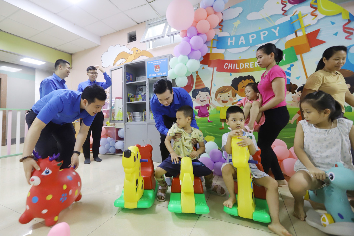 Trong Chiến dịch Thanh niên tình nguyện Hè năm 2024, các tổ chức Đoàn - Hội các cấp cũng sẽ tổ chức tư vấn tập huấn kiến thức khởi nghiệp cho ít nhất 30.000 lượt thanh niên; hỗ trợ ít nhất 80 dự án khởi nghiệp sáng tạo của thanh niên; tư vấn hướng nghiệp và việc làm cho ít nhất 150.000 đoàn viên, thanh niên; giới thiệu việc làm cho ít nhất 20.000 đoàn viên, thanh niên; tổ chức cho 100.000 lượt thanh, thiếu nhi tham gia các hoạt động hỗ trợ nâng cao năng lực ngoại ngữ và hội nhập quốc tế.