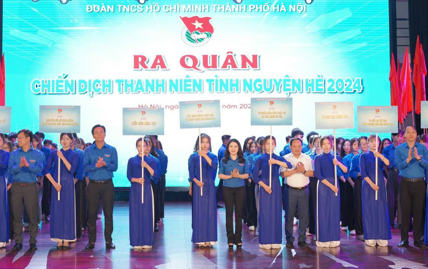 “Năm nay, tận dụng sự phát triển của công nghệ và chuyển đổi số, Thành Đoàn - Hội Sinh viên TP. Hà Nội sẽ triển khai mô hình mới “Điều phối các hoạt động tình nguyện” thông qua phần mềm Quản lý tình nguyện Thủ đô”, chị Chu Hồng Minh cho biết.