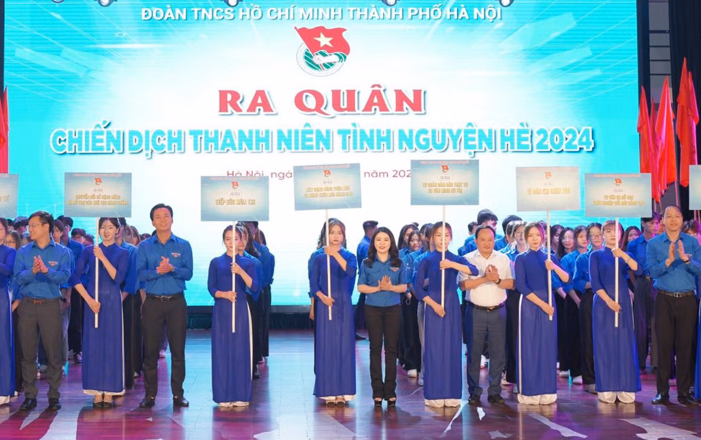 “Năm nay, tận dụng sự phát triển của công nghệ và chuyển đổi số, Thành Đoàn - Hội Sinh viên TP. Hà Nội sẽ triển khai mô hình mới “Điều phối các hoạt động tình nguyện” thông qua phần mềm Quản lý tình nguyện Thủ đô”, chị Chu Hồng Minh cho biết.