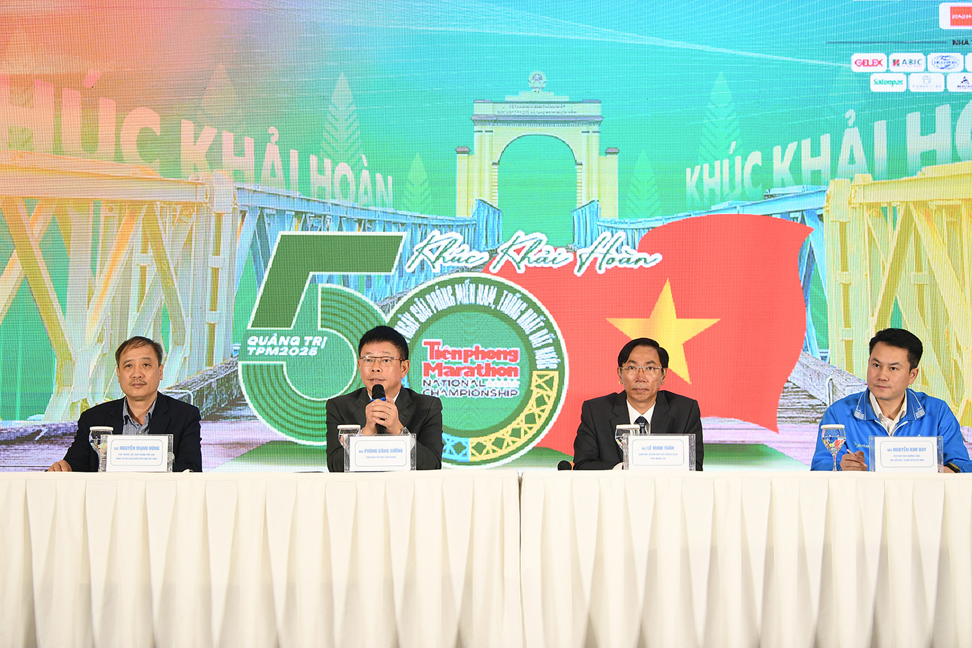 Đại diện Ban Tổ chức chủ trì họp báo.