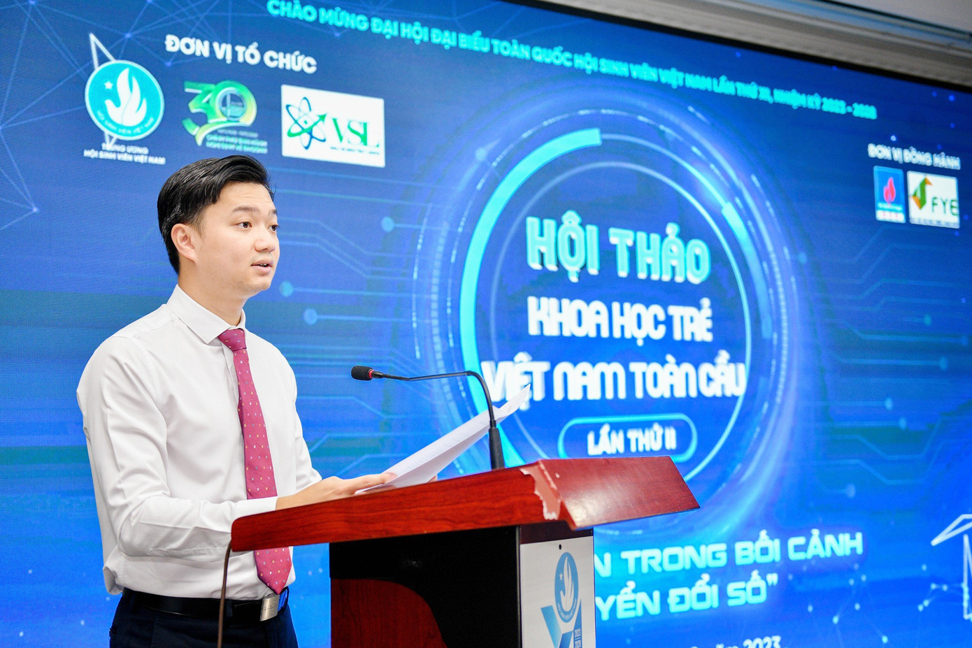 Anh Nguyễn Minh Triết - Bí thư T.Ư Đoàn, Chủ tịch T.Ư Hội Sinh viên Việt Nam phát biểu tại Hội thảo. Anh Nguyễn Minh Triết - Bí thư T.Ư Đoàn, Chủ tịch T.Ư Hội Sinh viên Việt Nam phát biểu tại Hội thảo.