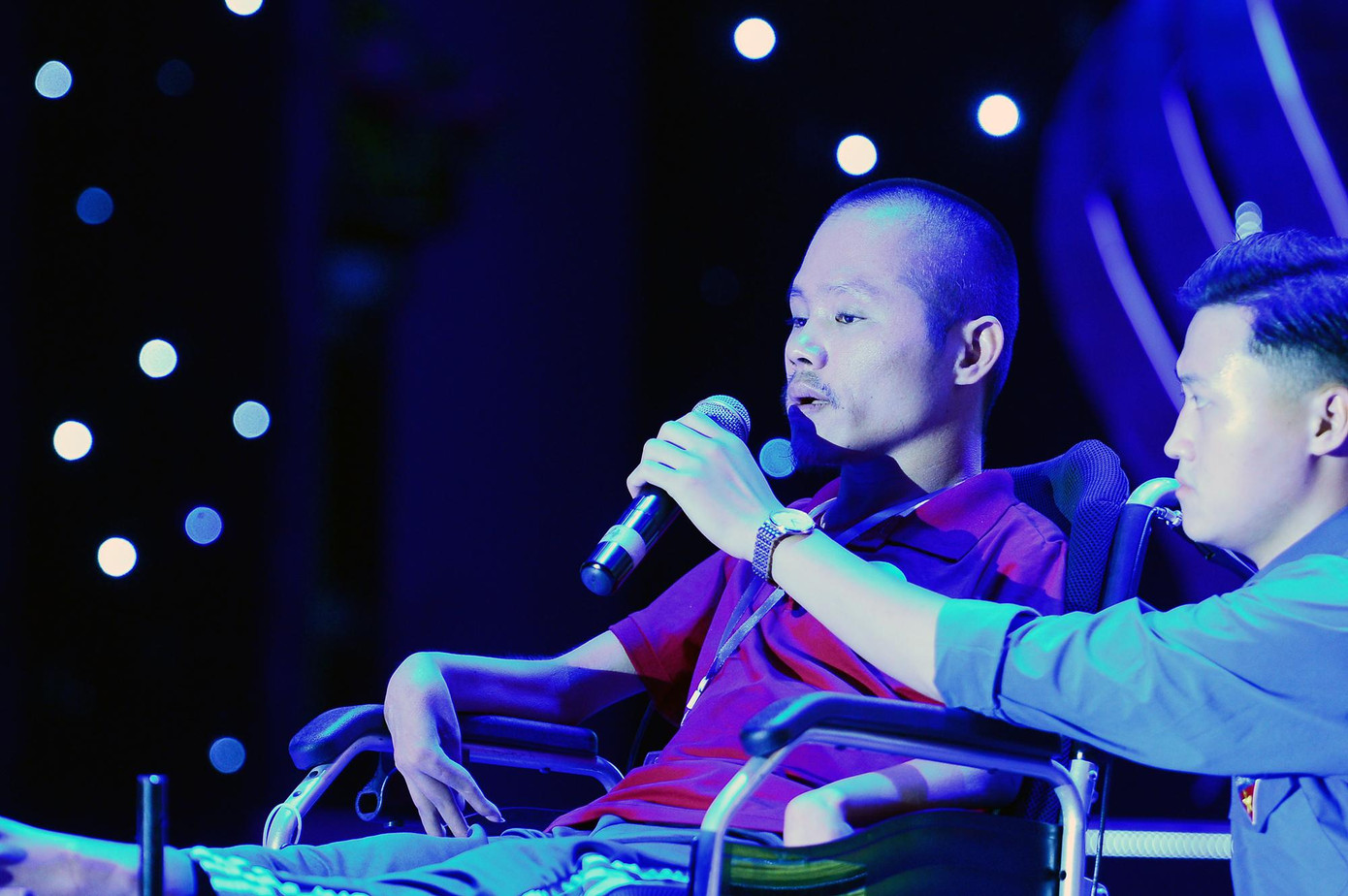 Thanh niên khuyết tật tiêu biểu chia sẻ tại chương trình. Thanh niên khuyết tật tiêu biểu chia sẻ tại chương trình.