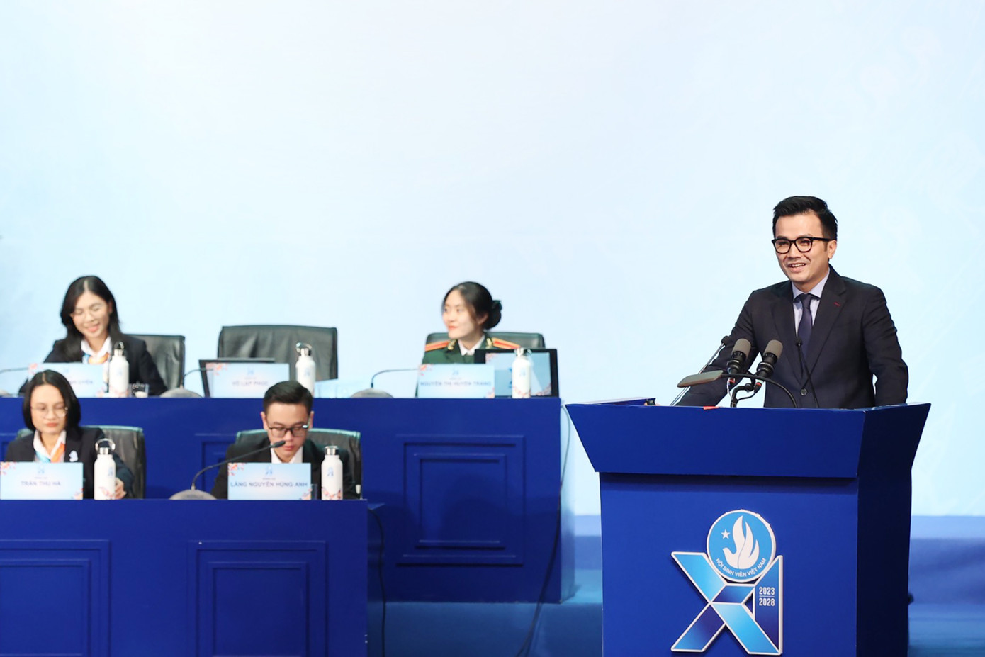 GS.TS Trần Xuân Bách trình bày tham luận tại Đại hội.