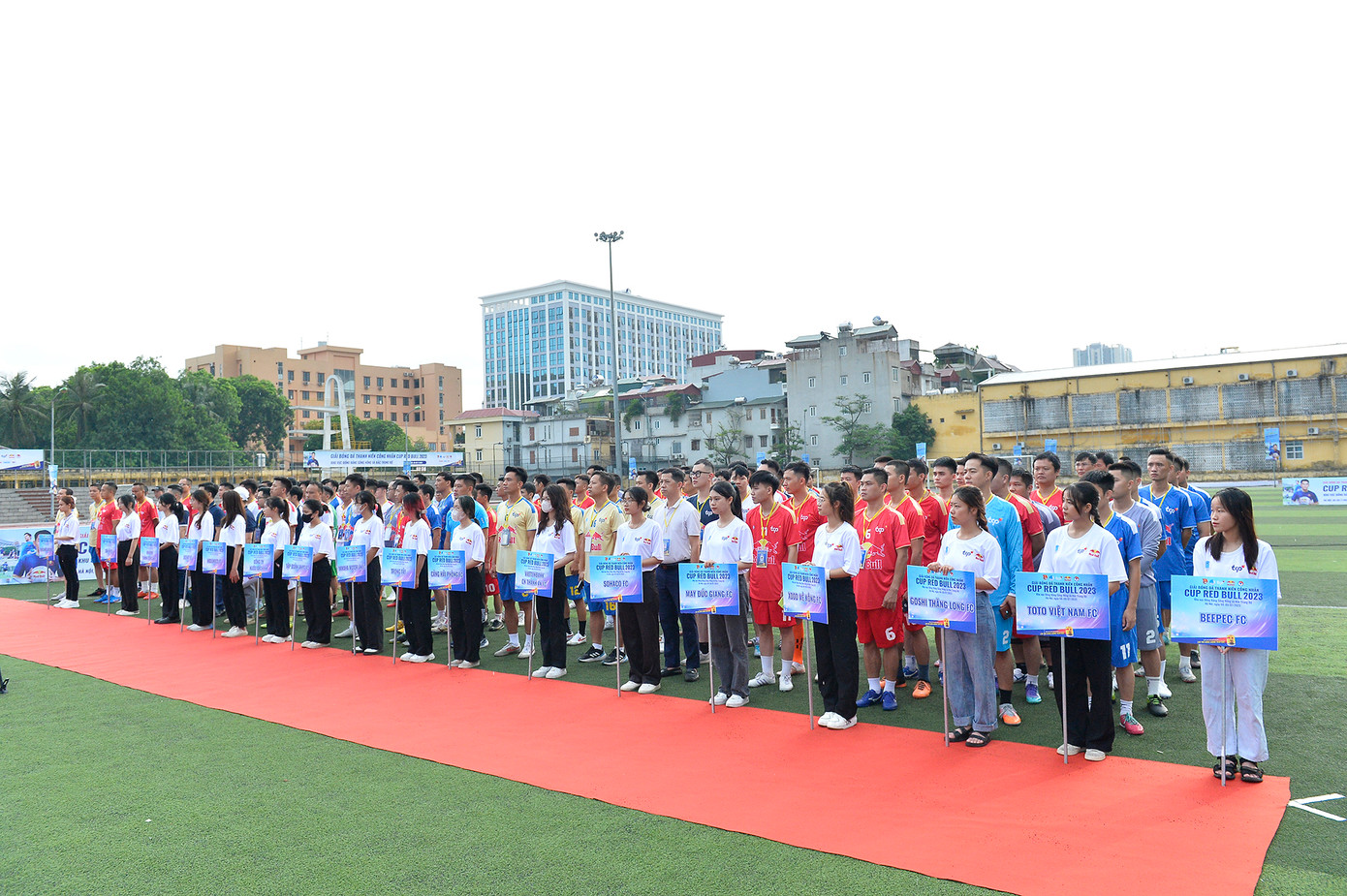 Giải đấu với sự tham gia của 16 đội bóng trong khu vực.