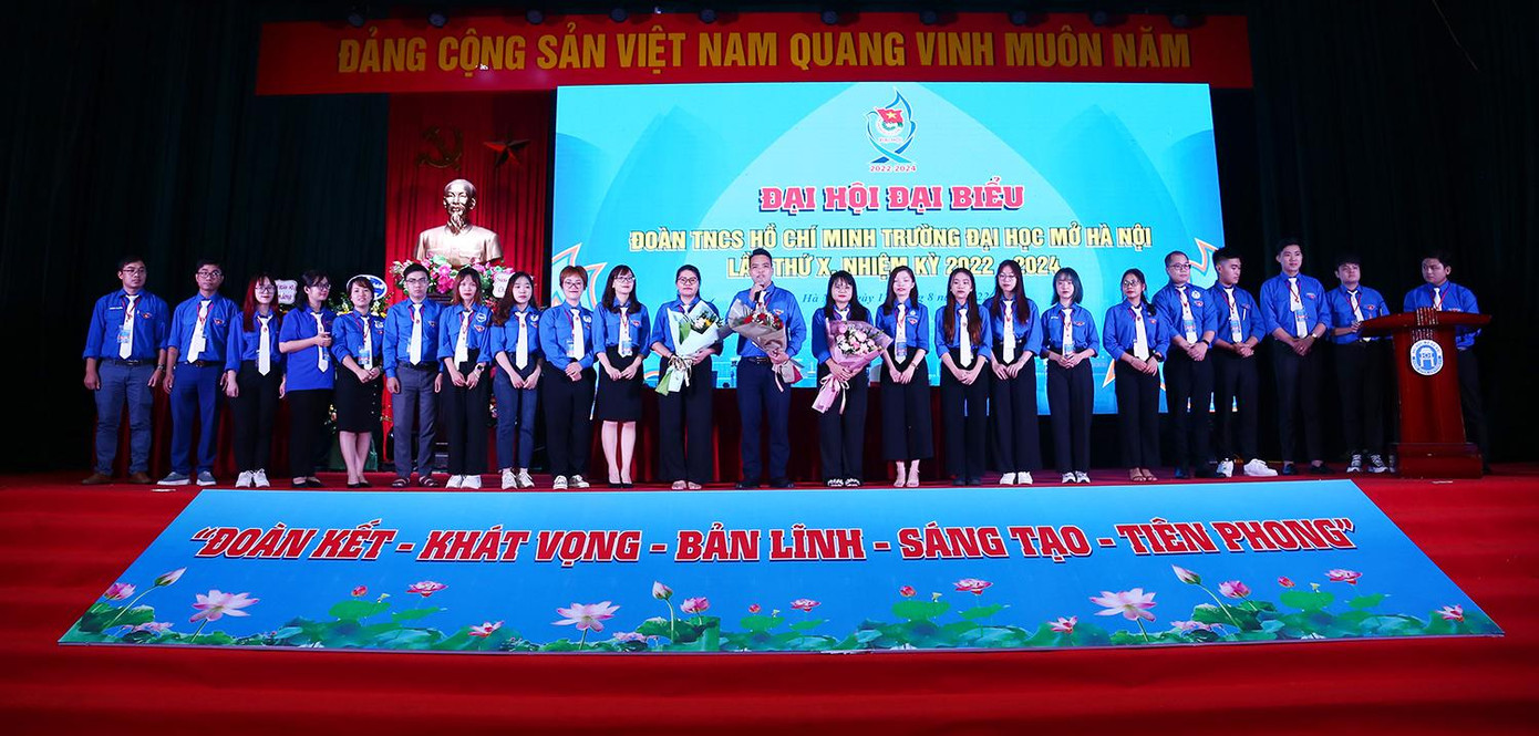 BCH Đoàn trường ĐH Mở Hà Nội nhiệm kỳ 2022 - 2024. BCH Đoàn trường ĐH Mở Hà Nội nhiệm kỳ 2022 - 2024.