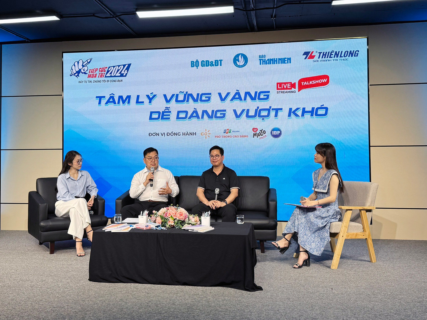 Talkshow tư vấn tâm lý mùa thi số thứ nhất với chủ đề “Tâm lý vững vàng - Dễ dàng vượt khó”. Talkshow tư vấn tâm lý mùa thi số thứ nhất với chủ đề “Tâm lý vững vàng - Dễ dàng vượt khó”.