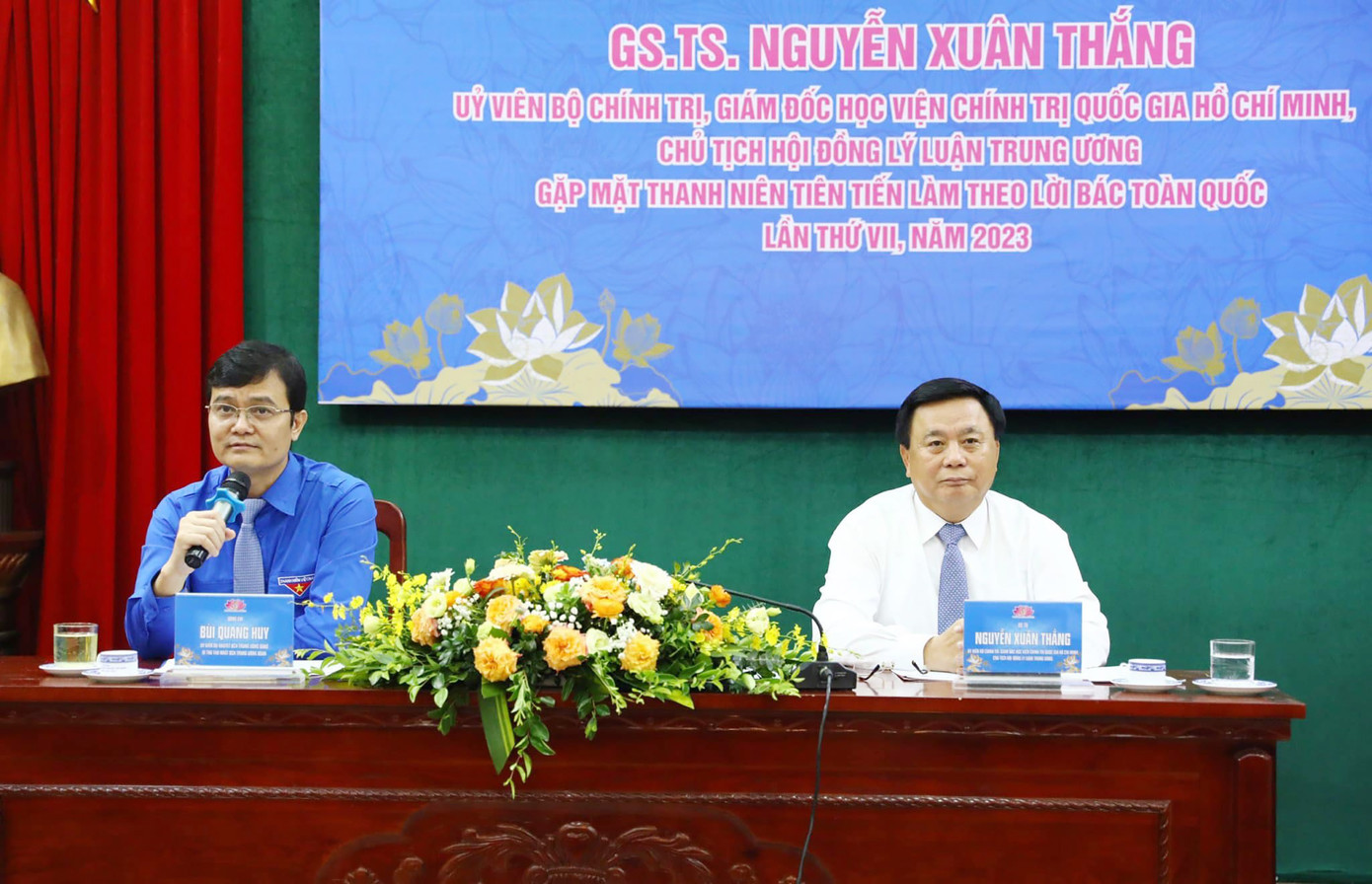 Ủy viên Bộ Chính trị, Giám đốc Học viện Chính trị quốc gia Hồ Chí Minh Nguyễn Xuân Thắng và anh Bùi Quang Huy - Ủy viên dự khuyết T.Ư Đảng, Bí thư thứ nhất T.Ư Đoàn chủ trì buổi gặp mặt. Ủy viên Bộ Chính trị, Giám đốc Học viện Chính trị quốc gia Hồ Chí Minh Nguyễn Xuân Thắng và anh Bùi Quang Huy - Ủy viên dự khuyết T.Ư Đảng, Bí thư thứ nhất T.Ư Đoàn chủ trì buổi gặp mặt.