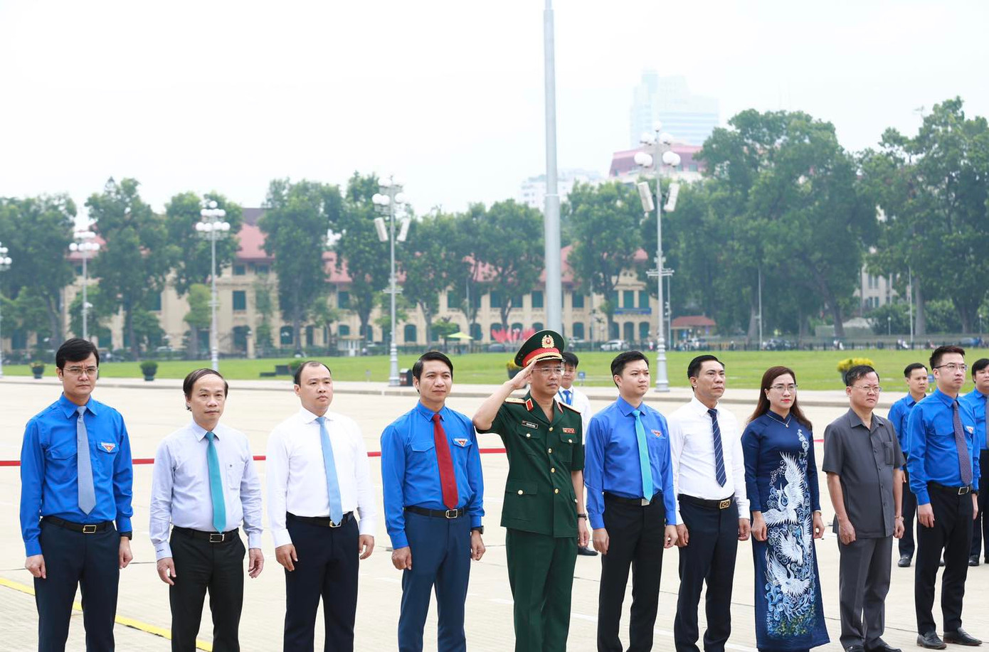 Các đại biểu tham dự Lễ báo công và viếng Lăng Chủ tịch Hồ Chí Minh.