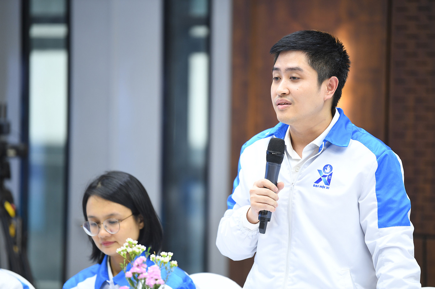 Các đại biểu chia sẻ tại Hội nghị.