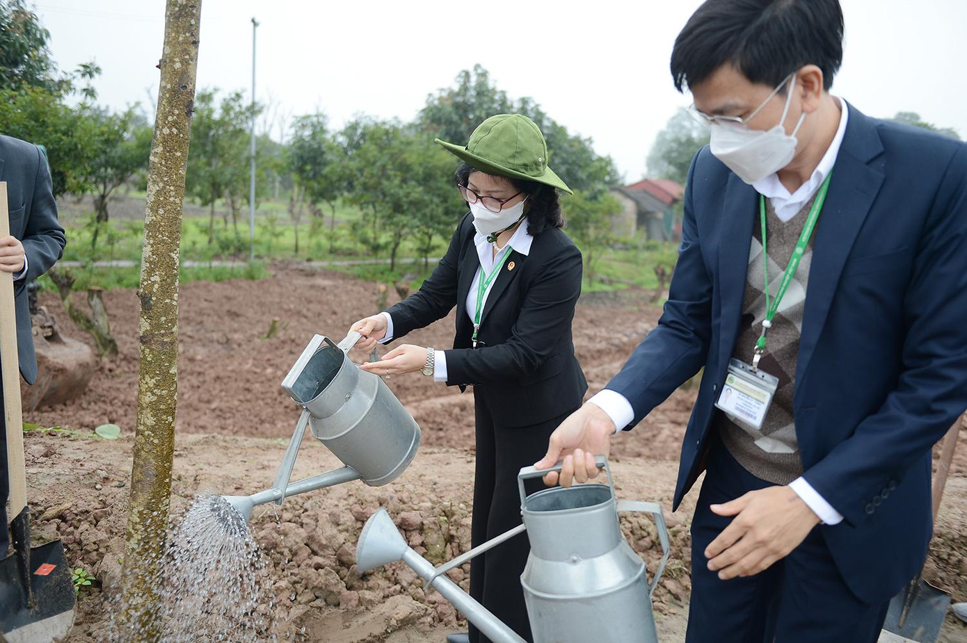 GS. TS Nguyễn Thị Lan – Giám đốc Học viện Nông nghiệp Việt Nam cùng các đại biểu tại lễ phát động 'Tết trồng cây' xuân Nhâm Dần 2022.