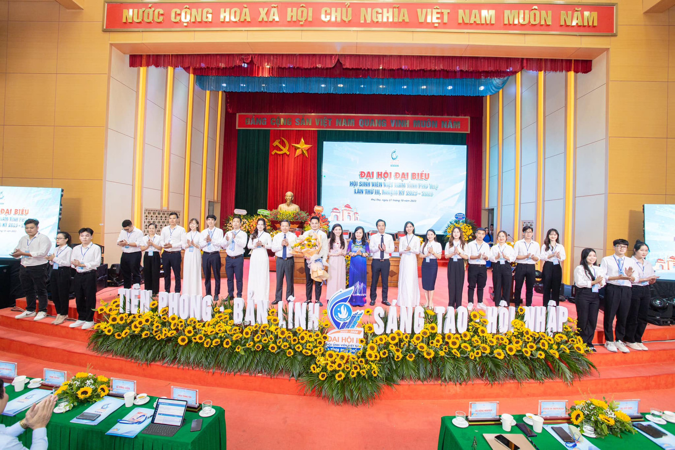 Ban Chấp hành Hội Sinh viên tỉnh Phú Thọ khóa III, ra mắt tại Đại hội.
