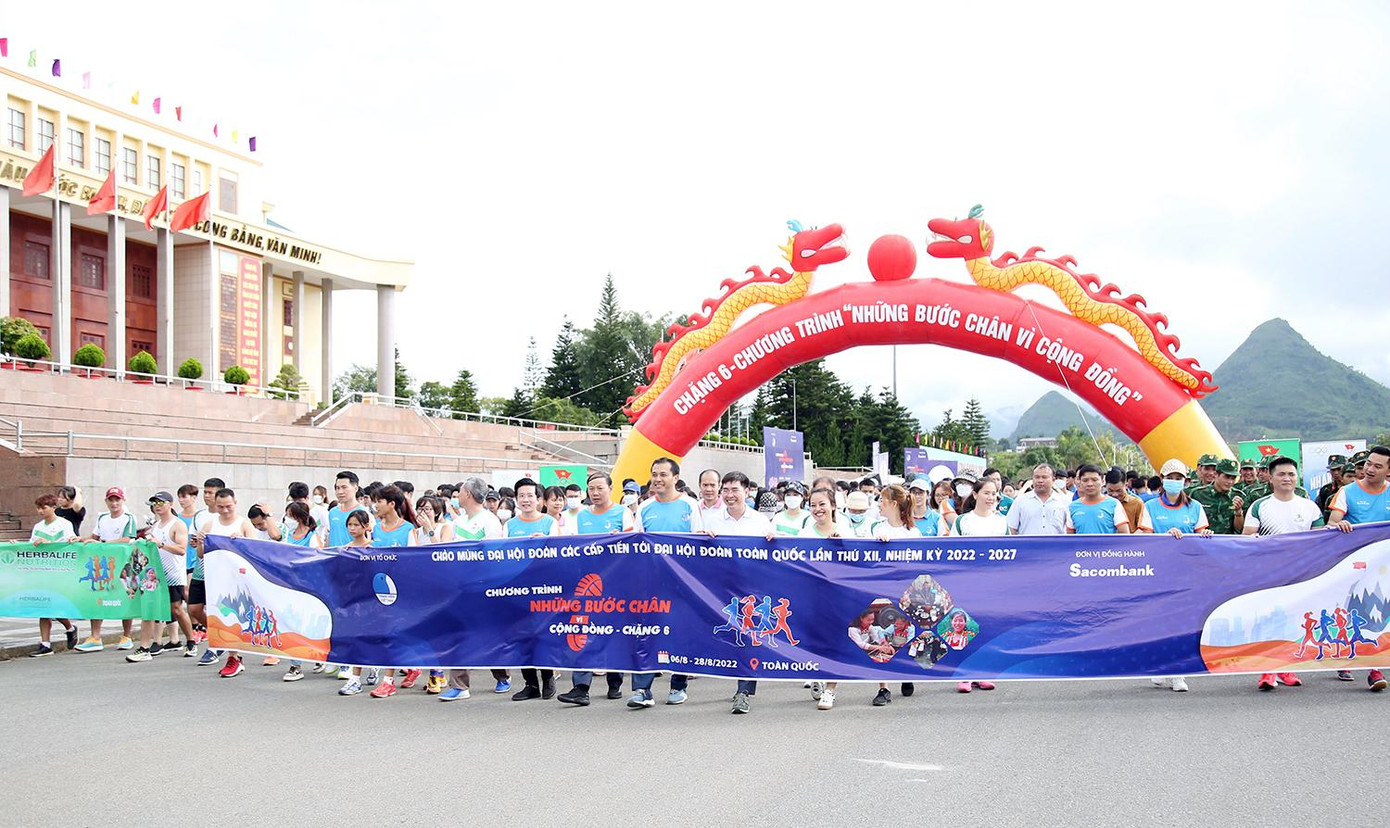 Chặng 6 chương trình "Những bước chân vì cộng đồng" đặt mục tiêu huy động ít nhất 1 triệu km đi bộ/chạy bộ, tương ứng số kinh phí 1 tỷ đồng để xây dựng Nhà văn hoá cộng đồng cho dân tộc Mảng.