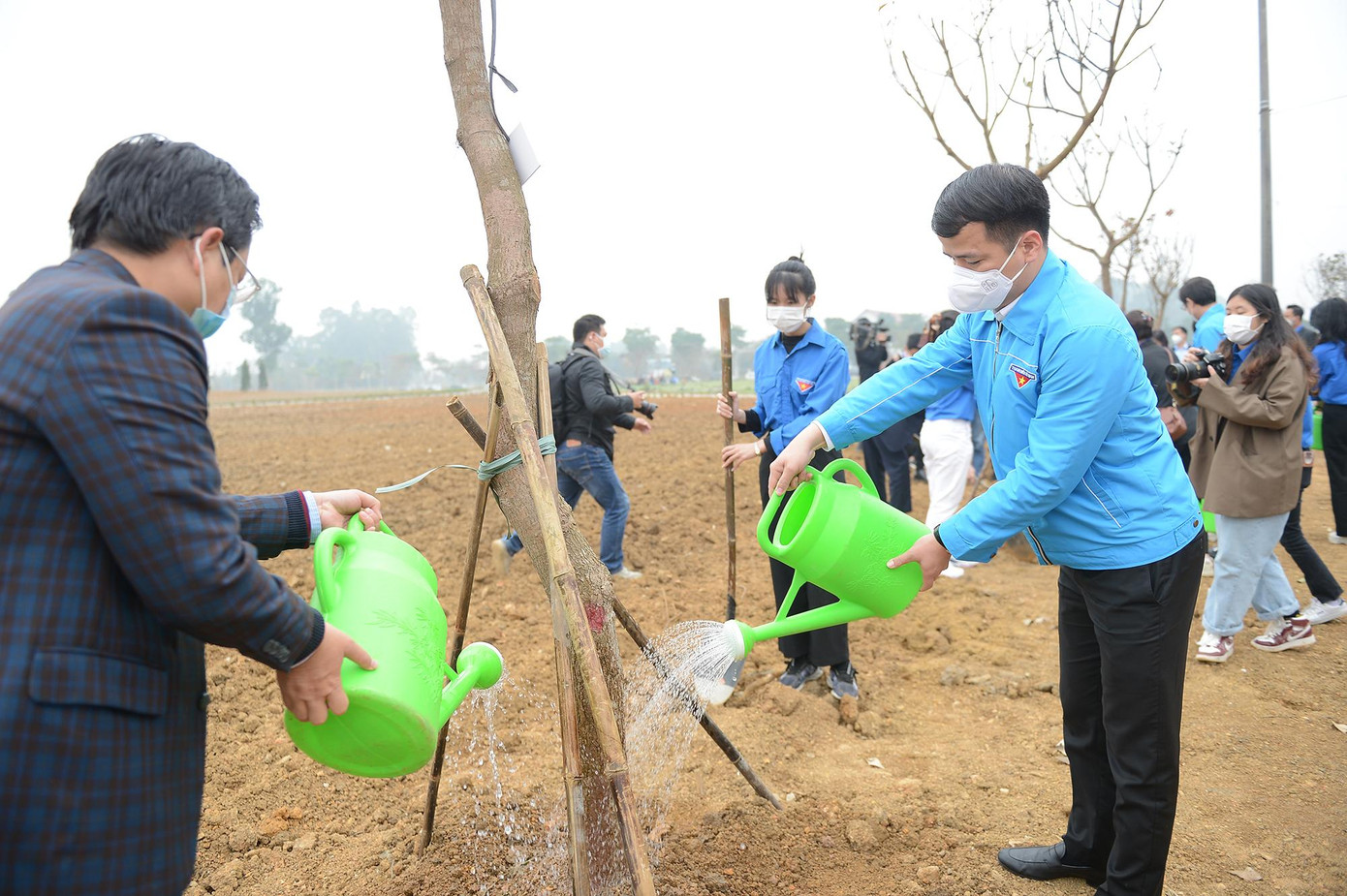 Bí thư T.Ư Đoàn Ngô Văn Cương trông cây tại Lễ khởi động Tháng Thanh niên 2022. Ảnh: DƯƠNG TRIỀU Bí thư T.Ư Đoàn Ngô Văn Cương trông cây tại Lễ khởi động Tháng Thanh niên 2022. Ảnh: DƯƠNG TRIỀU