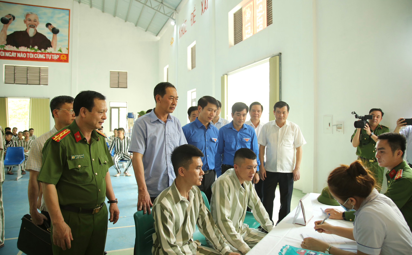 Chương trình "Thắp sáng ước mơ hoàn lương" năm 2024. Chương trình "Thắp sáng ước mơ hoàn lương" năm 2024.