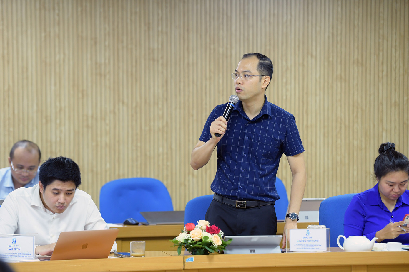 Các đại biểu góp ý tại Hội nghị. Ảnh: DƯƠNG TRIỀU