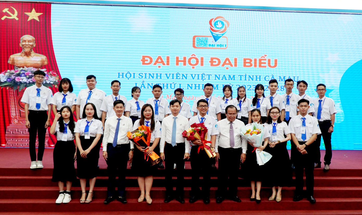 Ban Chấp hành Hội Sinh viên tỉnh Cà Mau ra mắt Đại hội. Ban Chấp hành Hội Sinh viên tỉnh Cà Mau ra mắt Đại hội.