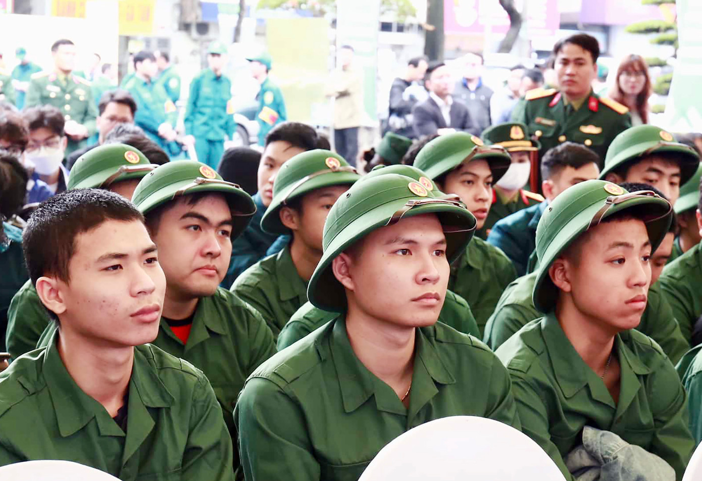 Gặp mặt thanh niên tình nguyện lên đường nhập ngũ tiêu biểu năm 2023 của Thủ đô Hà Nội. Ảnh: BẢO ANH Gặp mặt thanh niên tình nguyện lên đường nhập ngũ tiêu biểu năm 2023 của Thủ đô Hà Nội. Ảnh: BẢO ANH