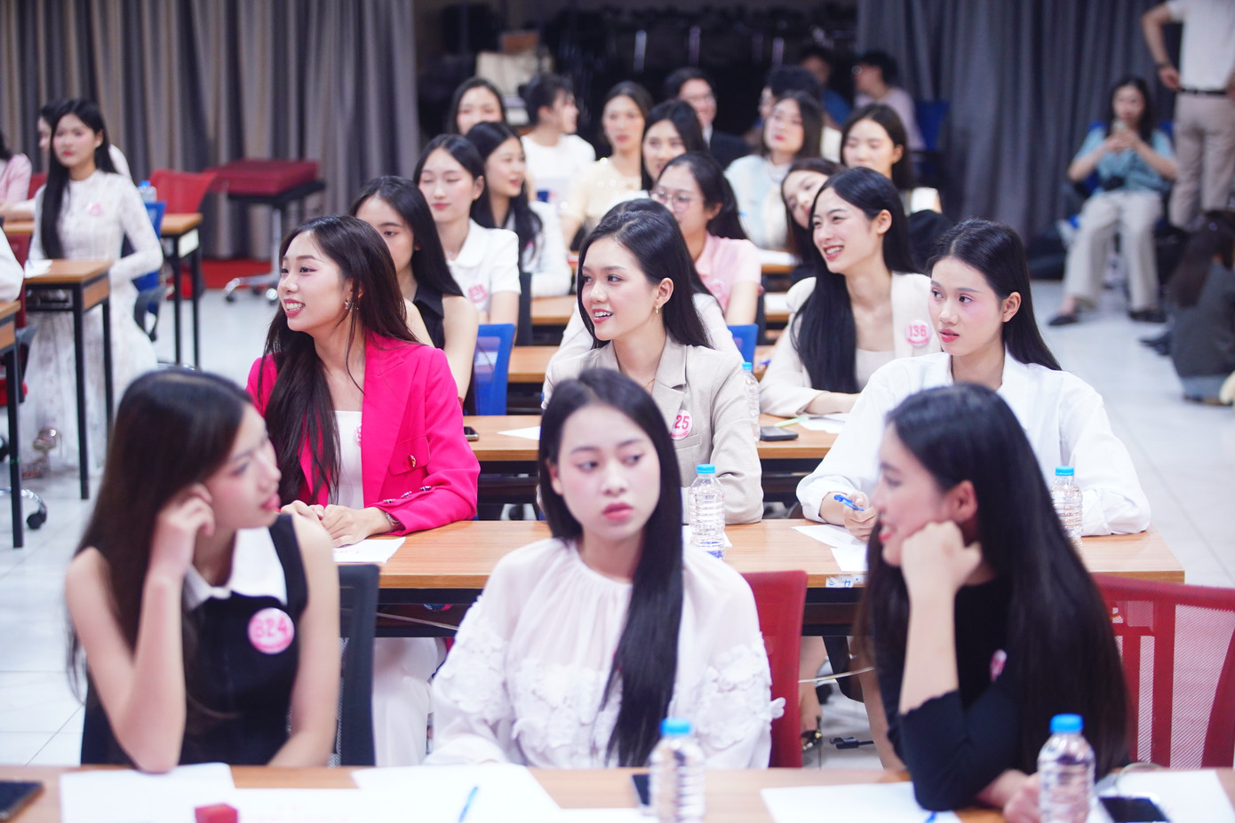 Người đẹp 'Hoa hậu Việt Nam' 2024 đã có buổi tập huấn kỹ năng hùng biện. Người đẹp 'Hoa hậu Việt Nam' 2024 đã có buổi tập huấn kỹ năng hùng biện.