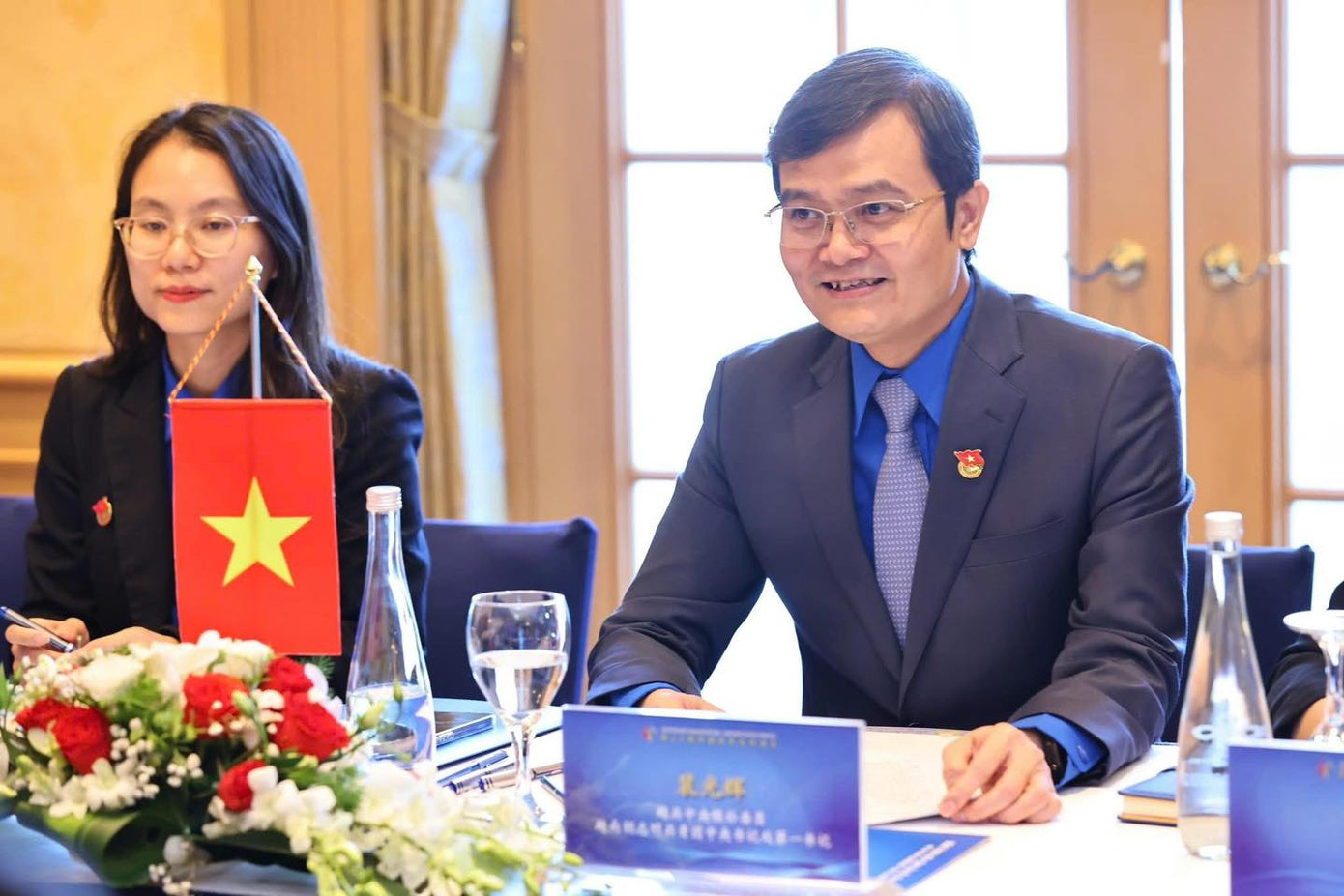 Hội đàm giữa Bí thư thứ nhất T.Ư Đoàn TNCS Hồ Chí Minh Bùi Quang Huy và Bí thư thứ nhất Ban Bí thư T.Ư Đoàn TNCS Trung Quốc A Đông. Hội đàm giữa Bí thư thứ nhất T.Ư Đoàn TNCS Hồ Chí Minh Bùi Quang Huy và Bí thư thứ nhất Ban Bí thư T.Ư Đoàn TNCS Trung Quốc A Đông.