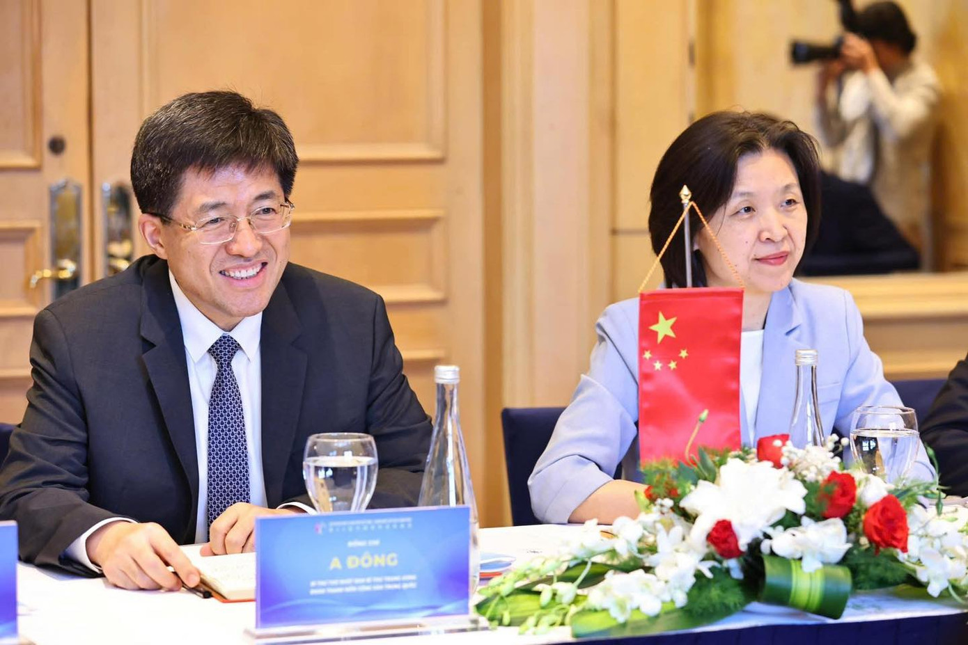 Hội đàm giữa Bí thư thứ nhất T.Ư Đoàn TNCS Hồ Chí Minh Bùi Quang Huy và Bí thư thứ nhất Ban Bí thư T.Ư Đoàn TNCS Trung Quốc A Đông. Hội đàm giữa Bí thư thứ nhất T.Ư Đoàn TNCS Hồ Chí Minh Bùi Quang Huy và Bí thư thứ nhất Ban Bí thư T.Ư Đoàn TNCS Trung Quốc A Đông.