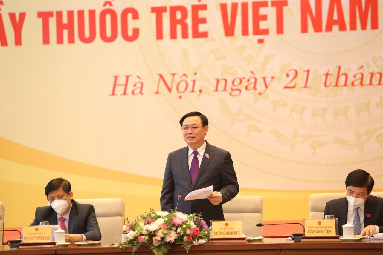 Chủ tịch Quốc hội Vương Đình Huệ phát biểu.