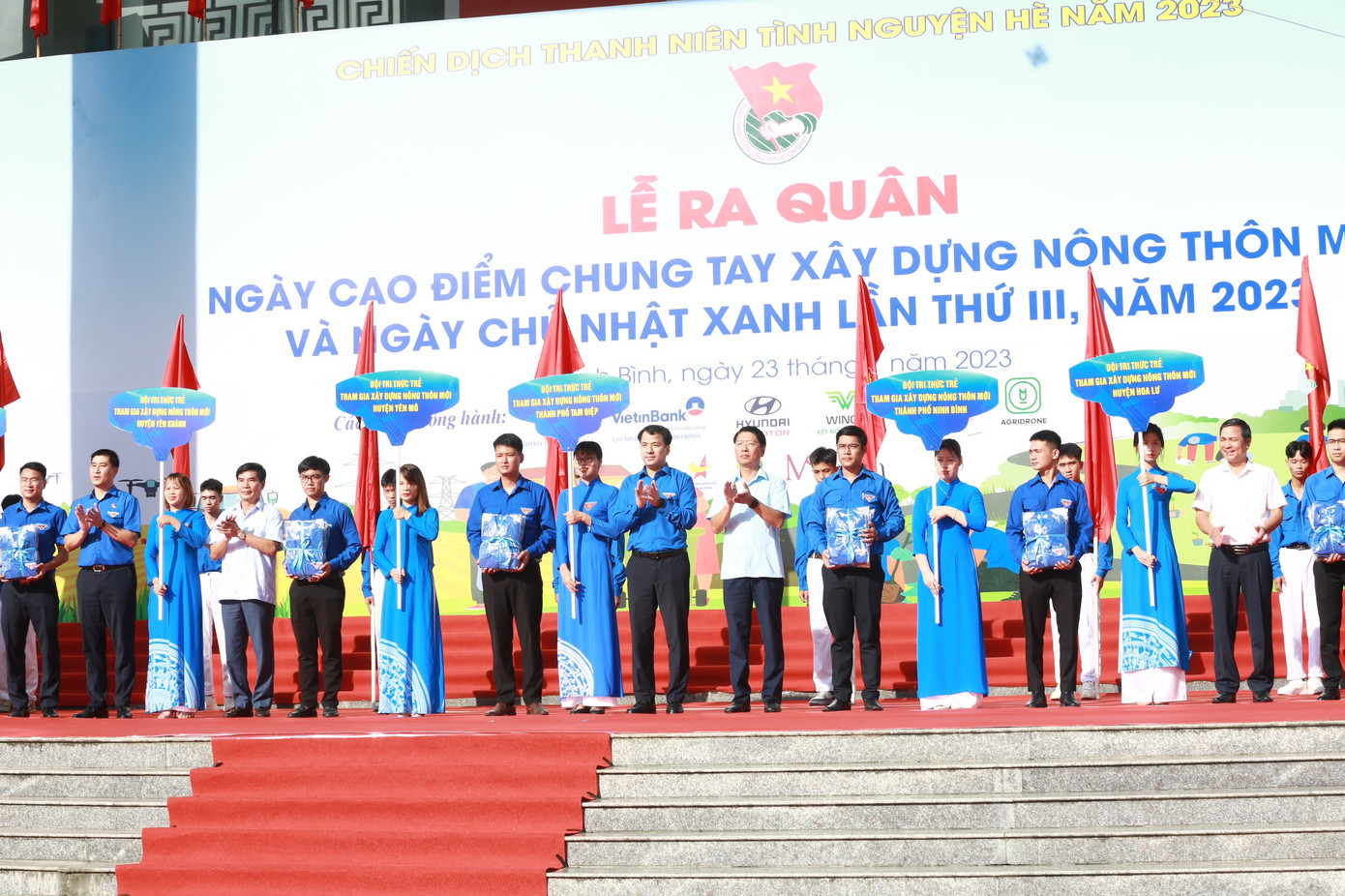 Tuổi trẻ cả nước khởi động Ngày cao điểm tình nguyện xây dựng nông thôn mới.