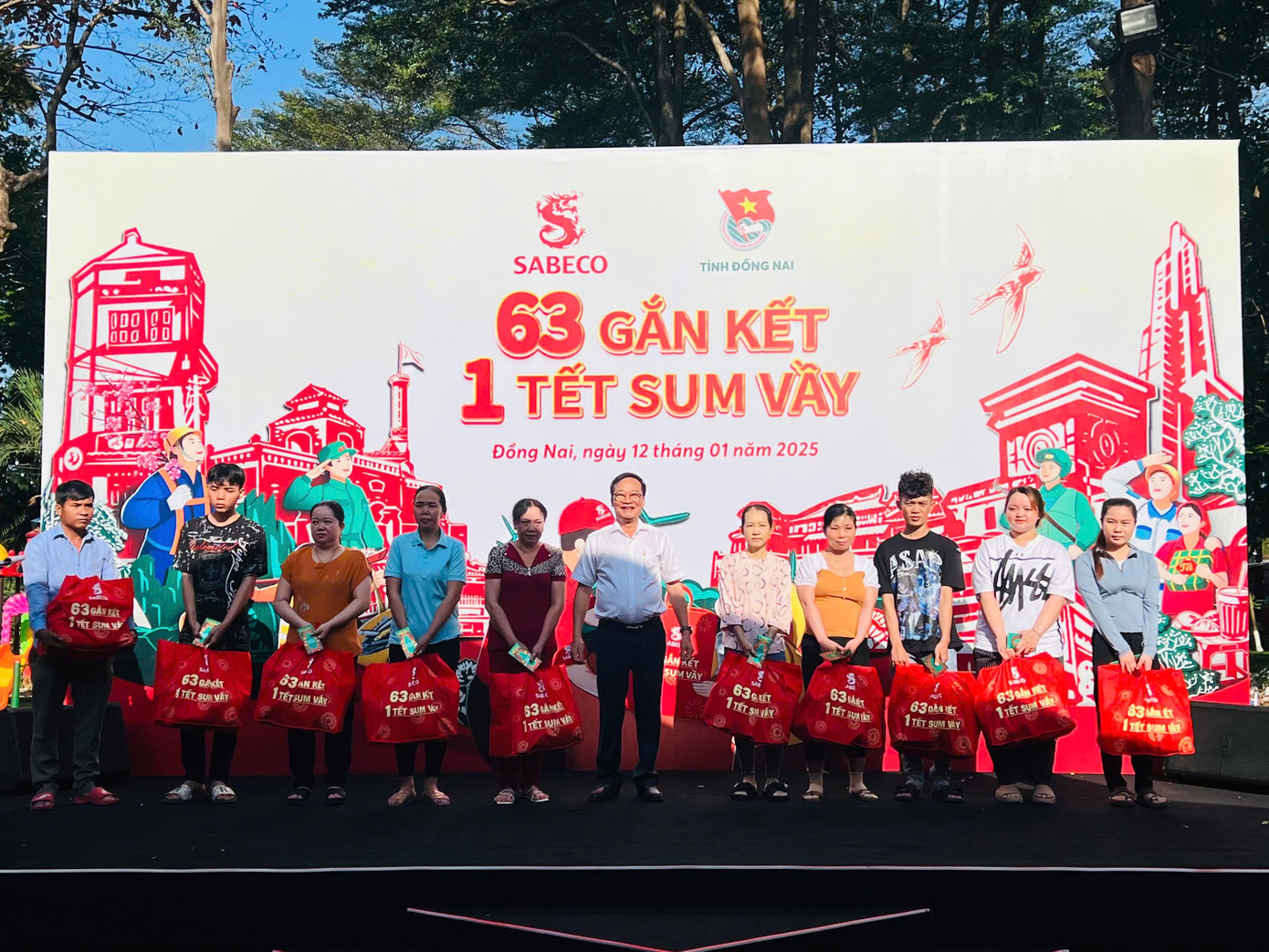 SABECO phối hợp tổ chức chương trình tại 26 tỉnh thành với tổng cộng hơn 7.000 phần quà Tết.