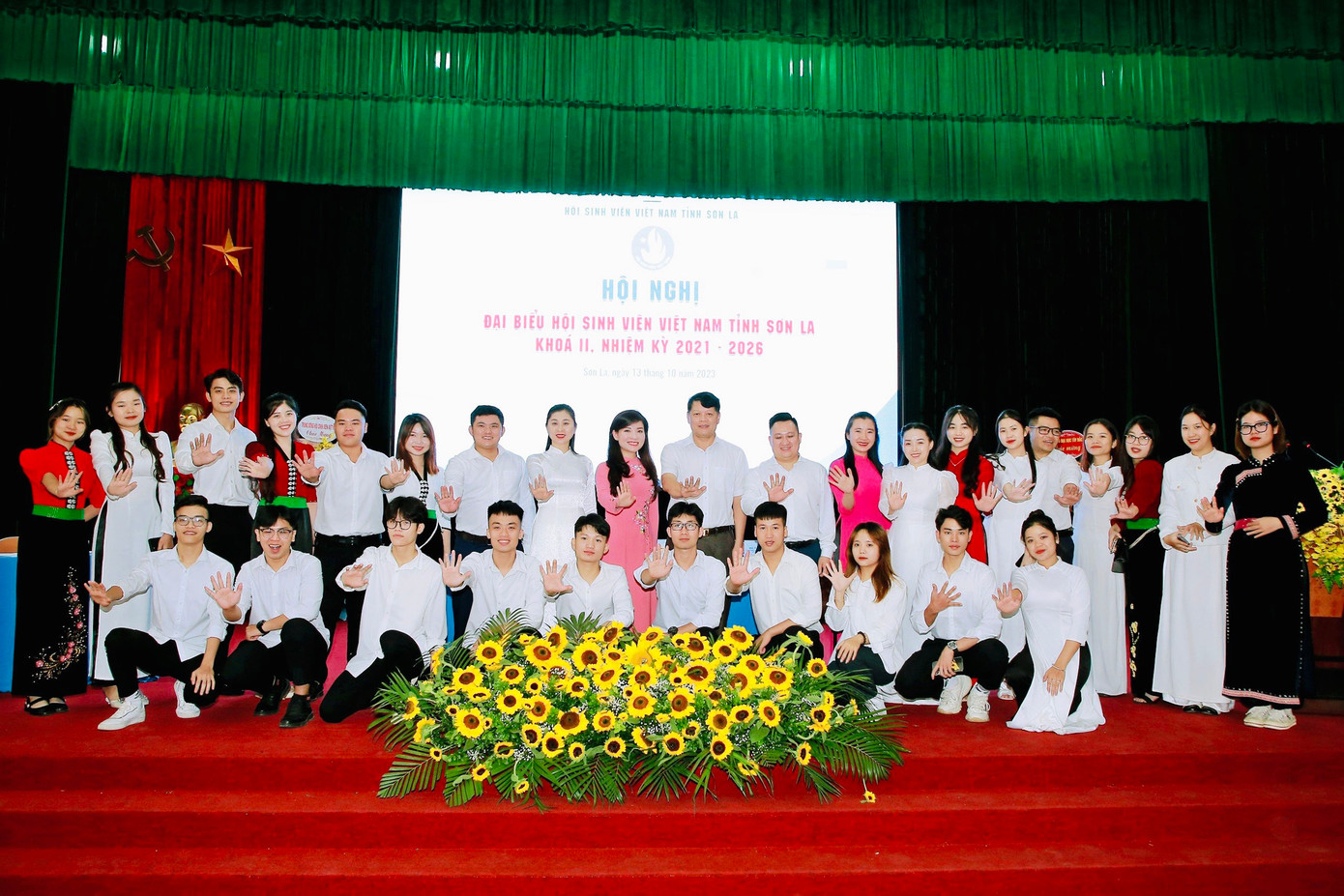 Đoàn đại biểu tham dự Hội nghị.