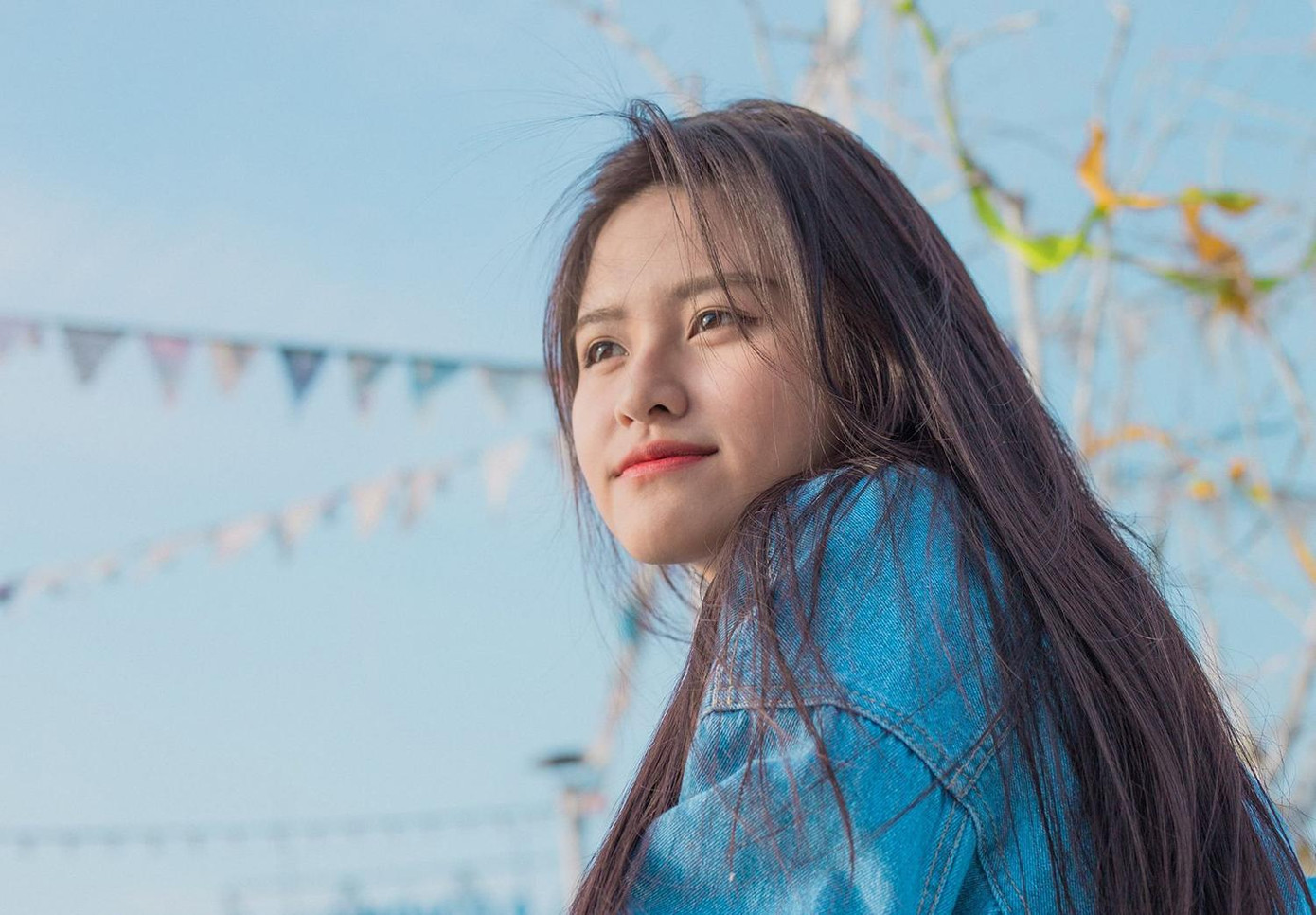 Lâm Thu Uyên hiện đang theo học văn bằng 2 ngành Báo chí và Truyền thông.