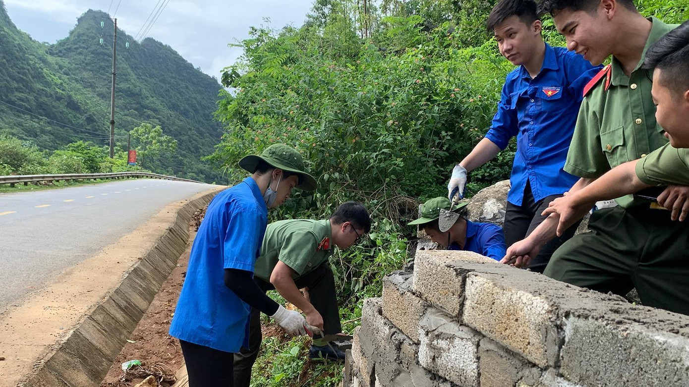 Về hoạt động hỗ trợ thanh thiếu nhi, Chiến dịch Thanh niên tình nguyện Hè năm 2022 của Đoàn Thanh niên TP. Hà Nội đã hỗ trợ tư vấn, tham vấn tâm lý cho ít nhất 20.067 thanh thiếu nhi gặp khó khăn về tâm lý sau đại dịch COVID-19; hỗ trợ giúp đỡ cho 5.820 thiếu nhi có hoàn cảnh khó khăn, hỗ trợ lâu dài cho 43 thiếu nhi có hoàn cảnh đặc biệt khó khăn trong khuôn khổ chương trình "Những vòng tay ấm".